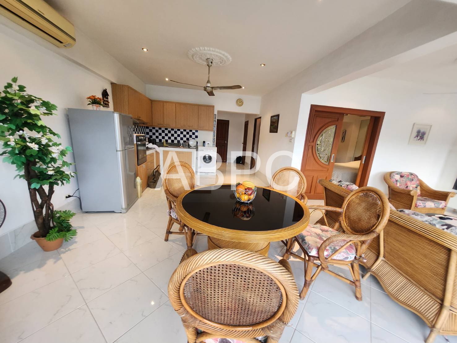 Large Renovated 1 Bed 1 Bed Condo In Pratumnak photo 4