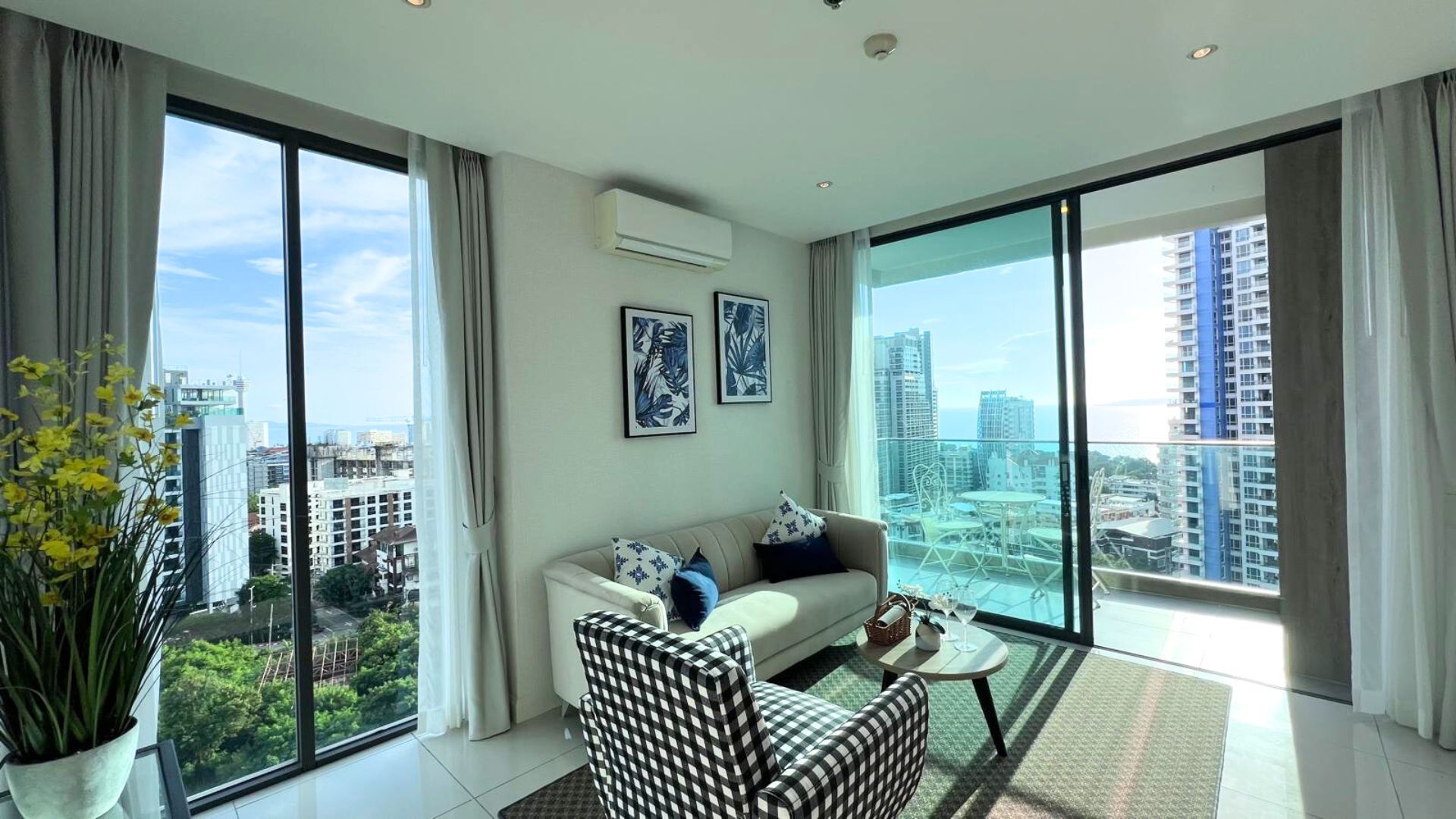 Beautiful Seaview 2 Bedroom Condo at Pratumnak Hill
