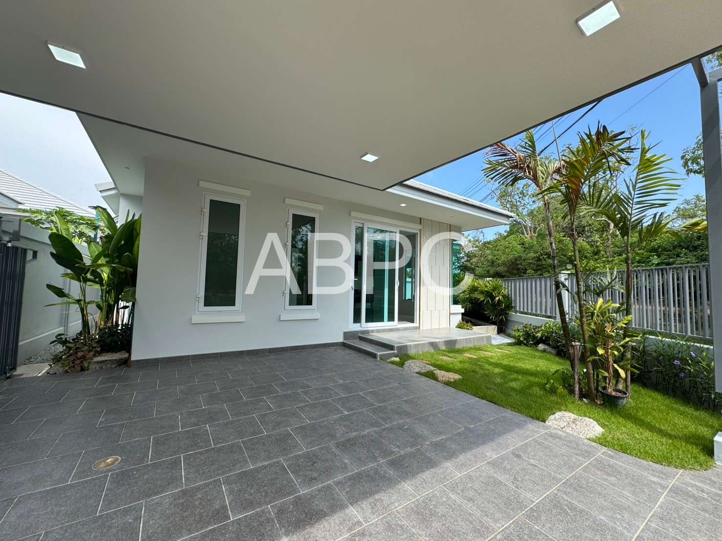 2 Bedrooms 2 Bathrooms in Huay yai