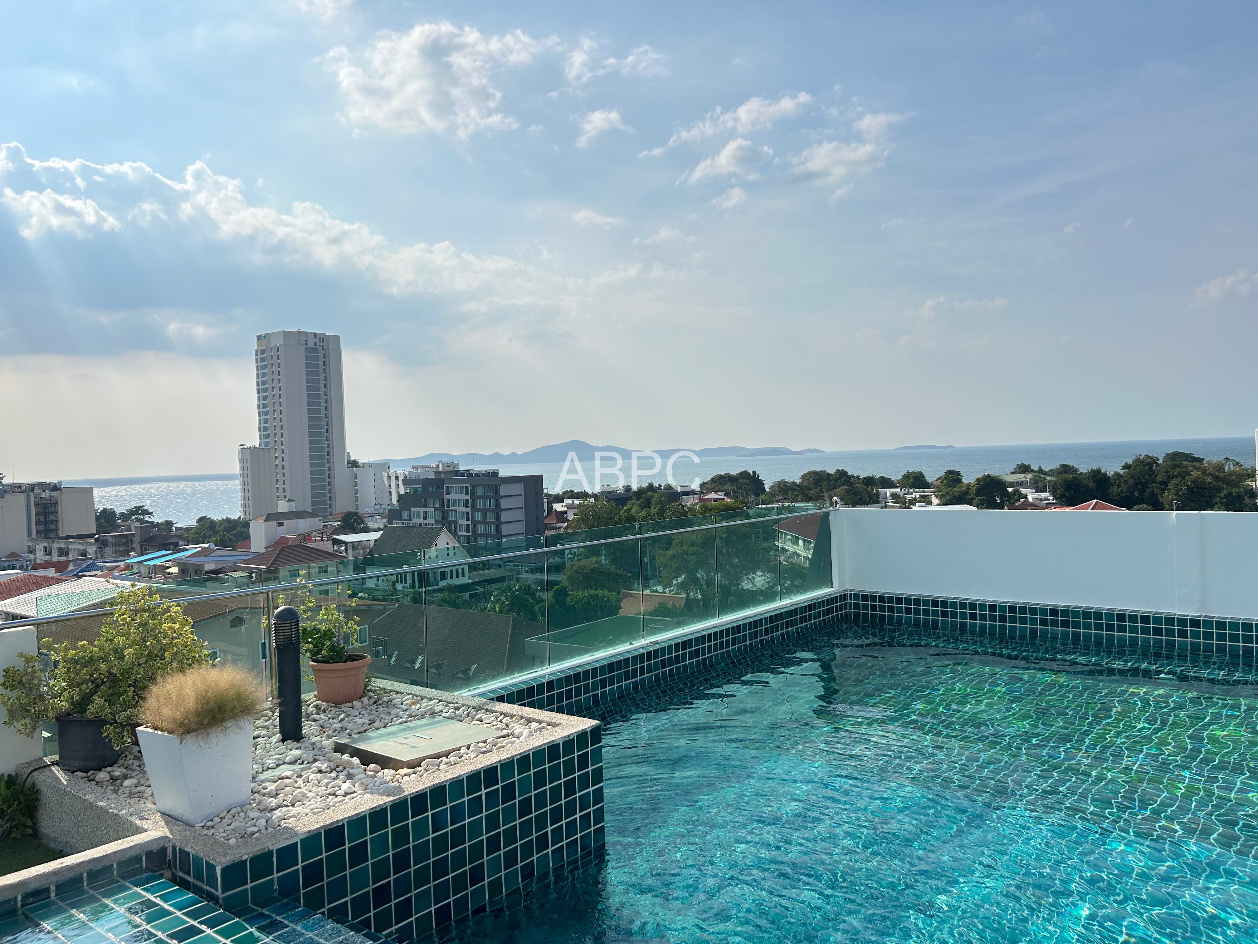 1 Bedroom Condo For Sale in Phratamnak