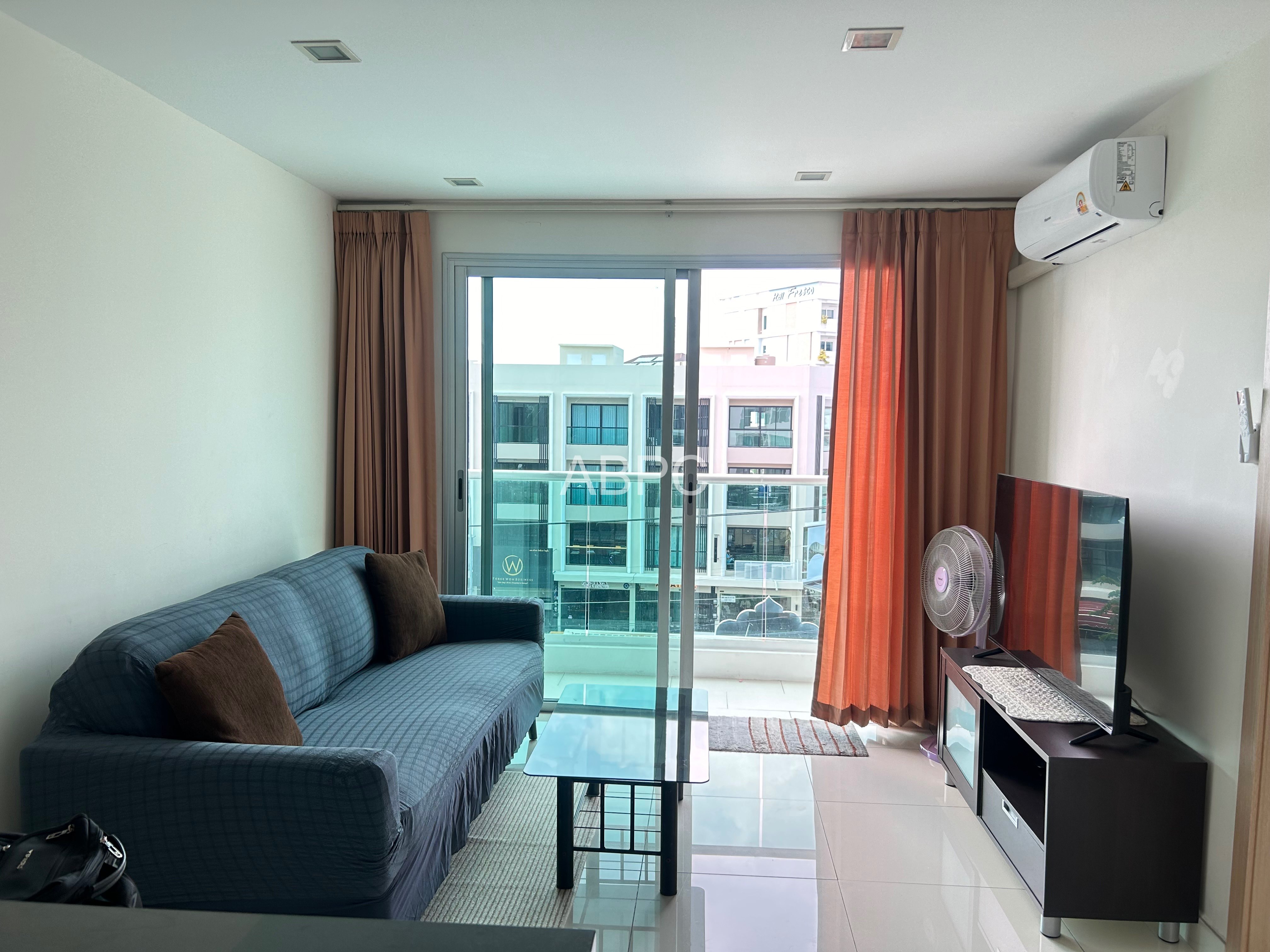 1 Bedroom Condo For Sale in Phratamnak photo 4