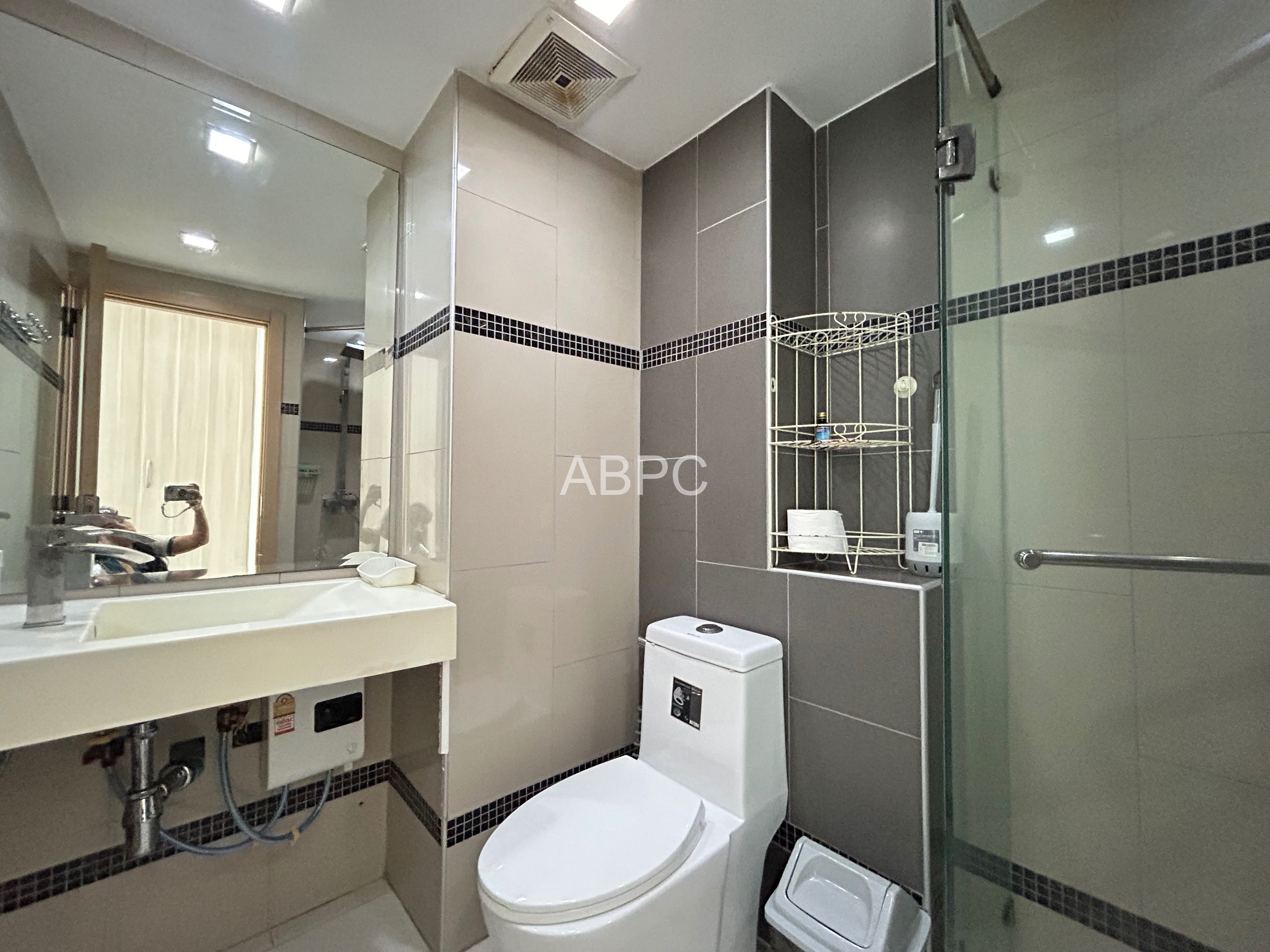 1 Bedroom Condo For Sale in Phratamnak photo 6