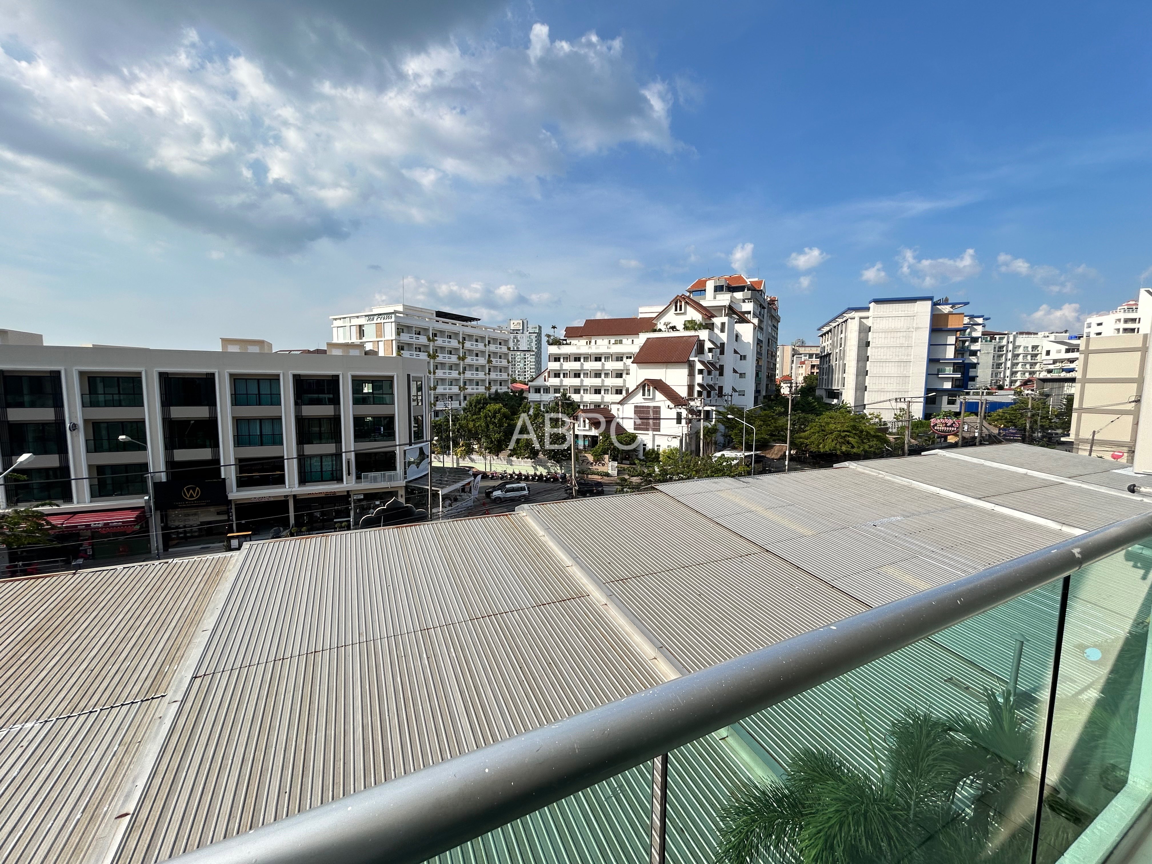 1 Bedroom Condo For Sale in Phratamnak photo 7