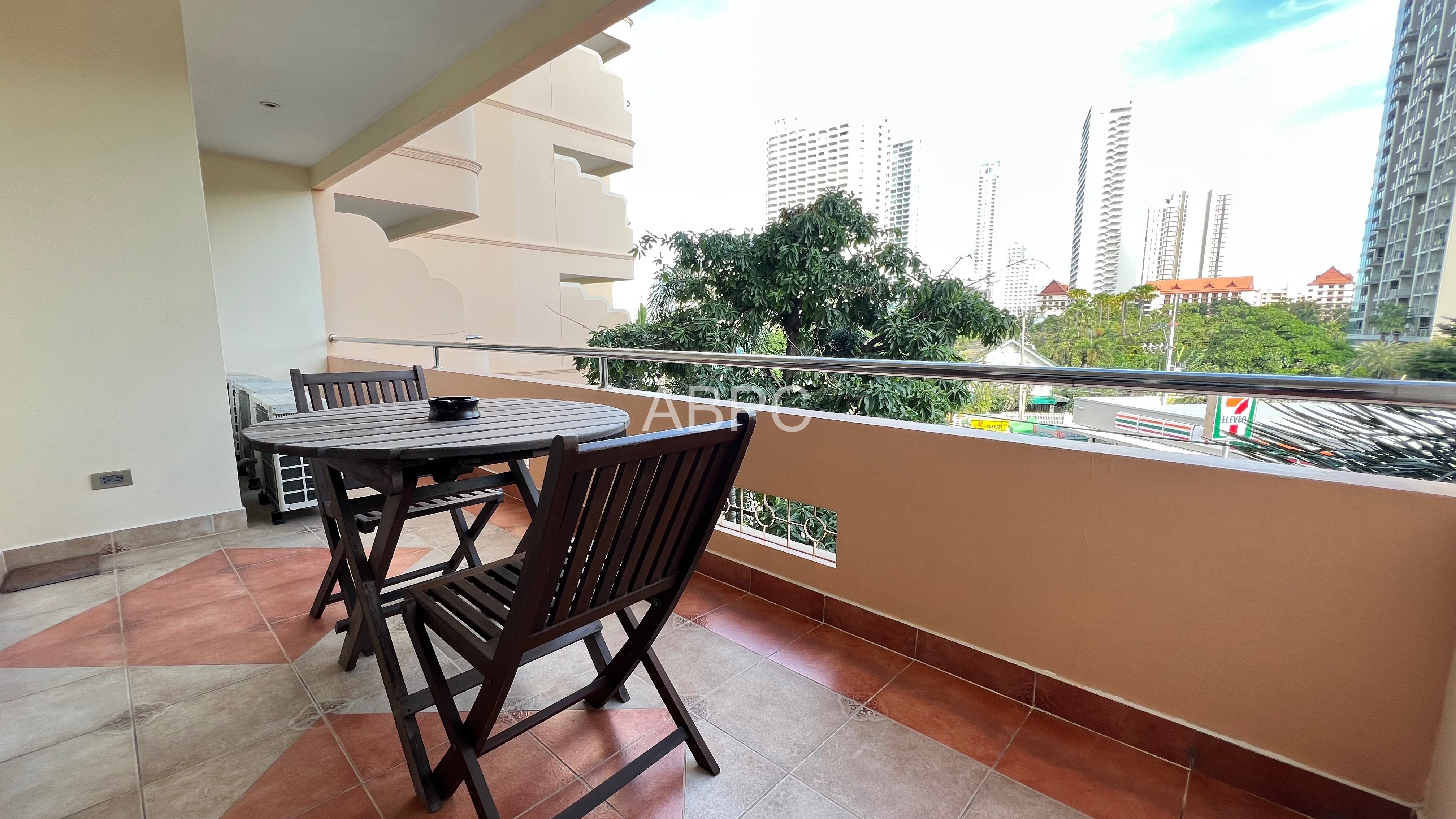 City View 2 Bed 1 Bath Condo In Wongamat photo 4