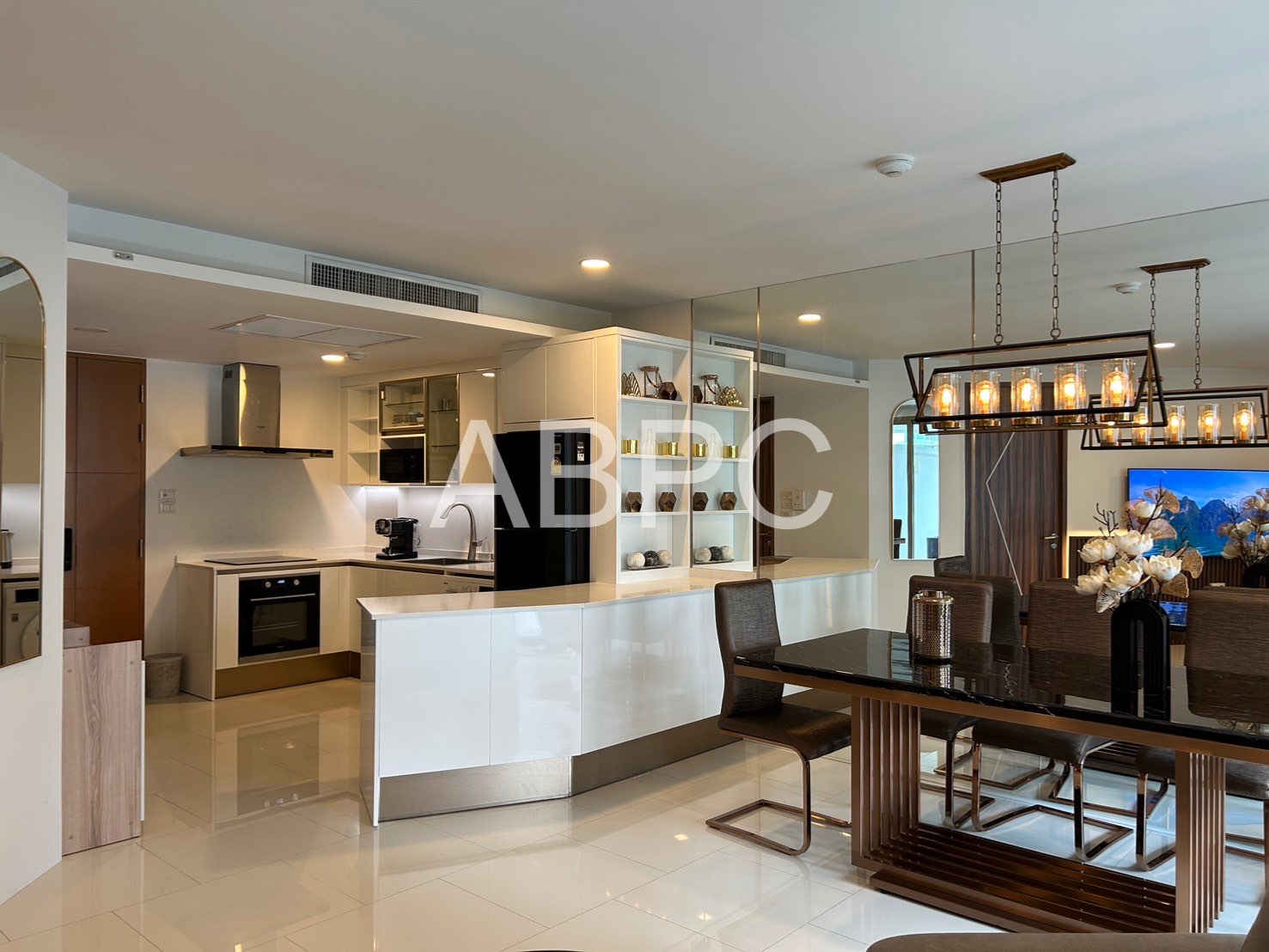Beach Front 2 Bedroom Condo For Sale photo 7