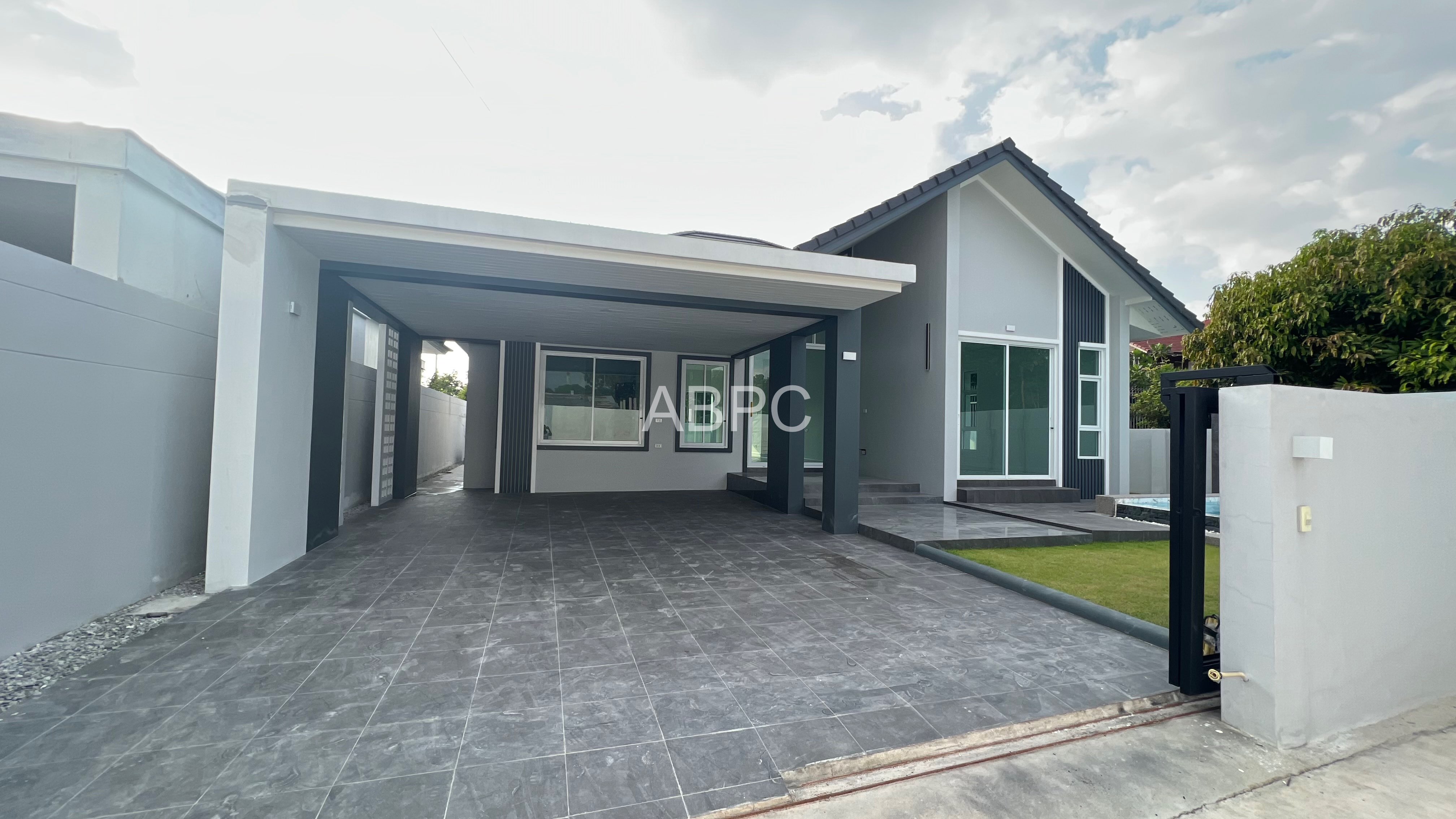 3 Bed 3 Bath Pool Villa in East Pattaya photo 3