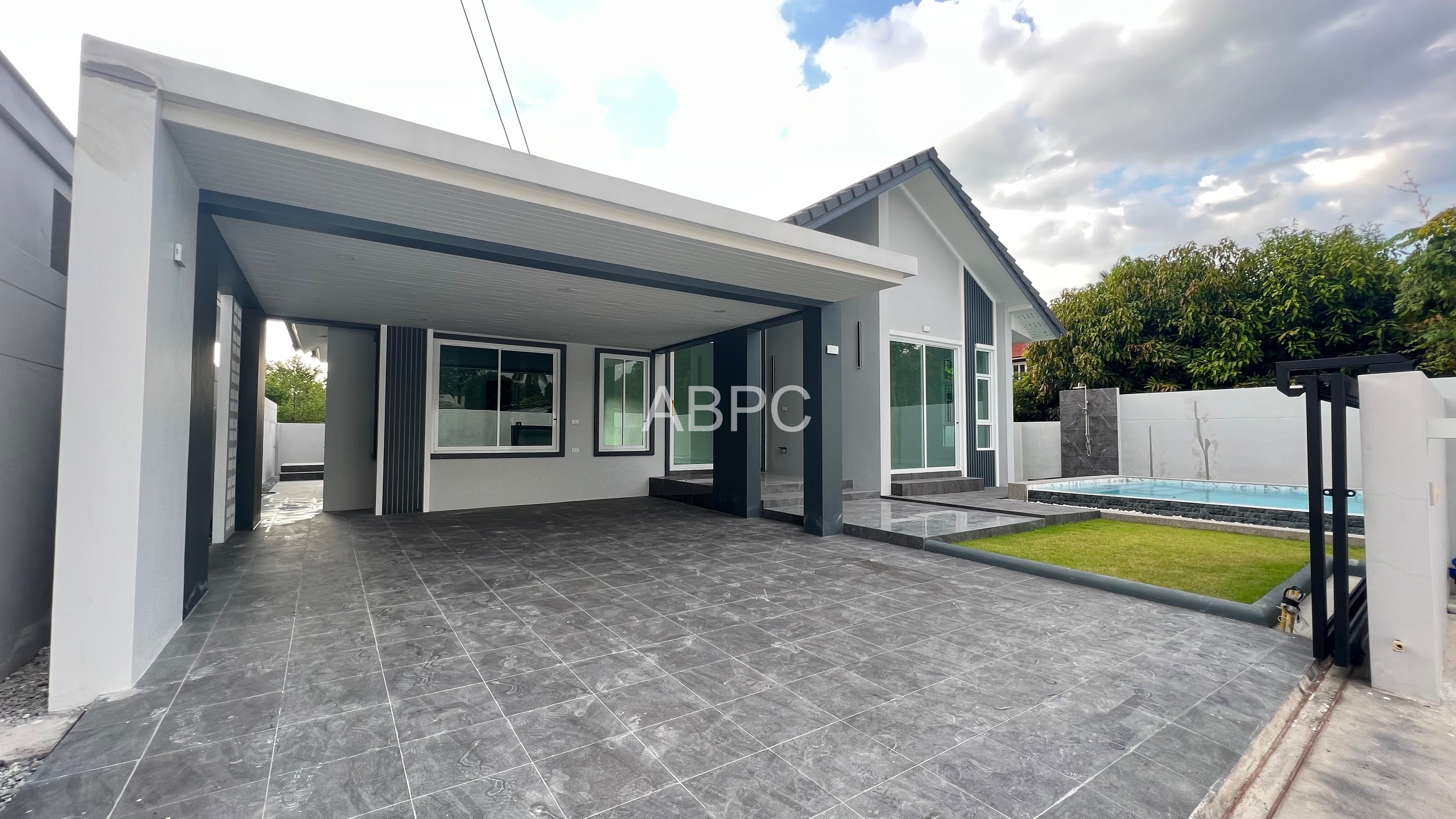 3 Bed 3 Bath Pool Villa in East Pattaya