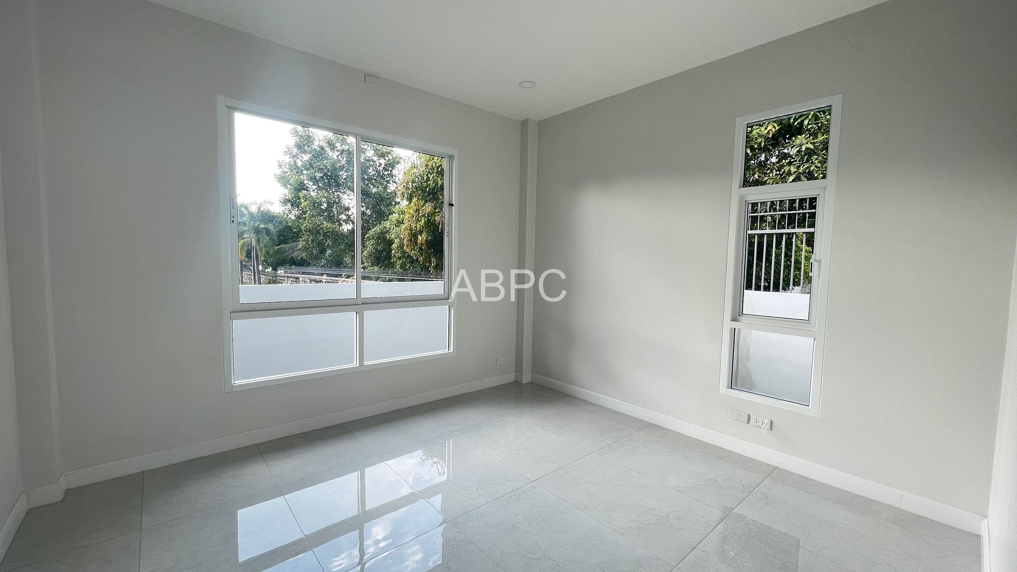 3 Bed 3 Bath Pool Villa in East Pattaya photo 8