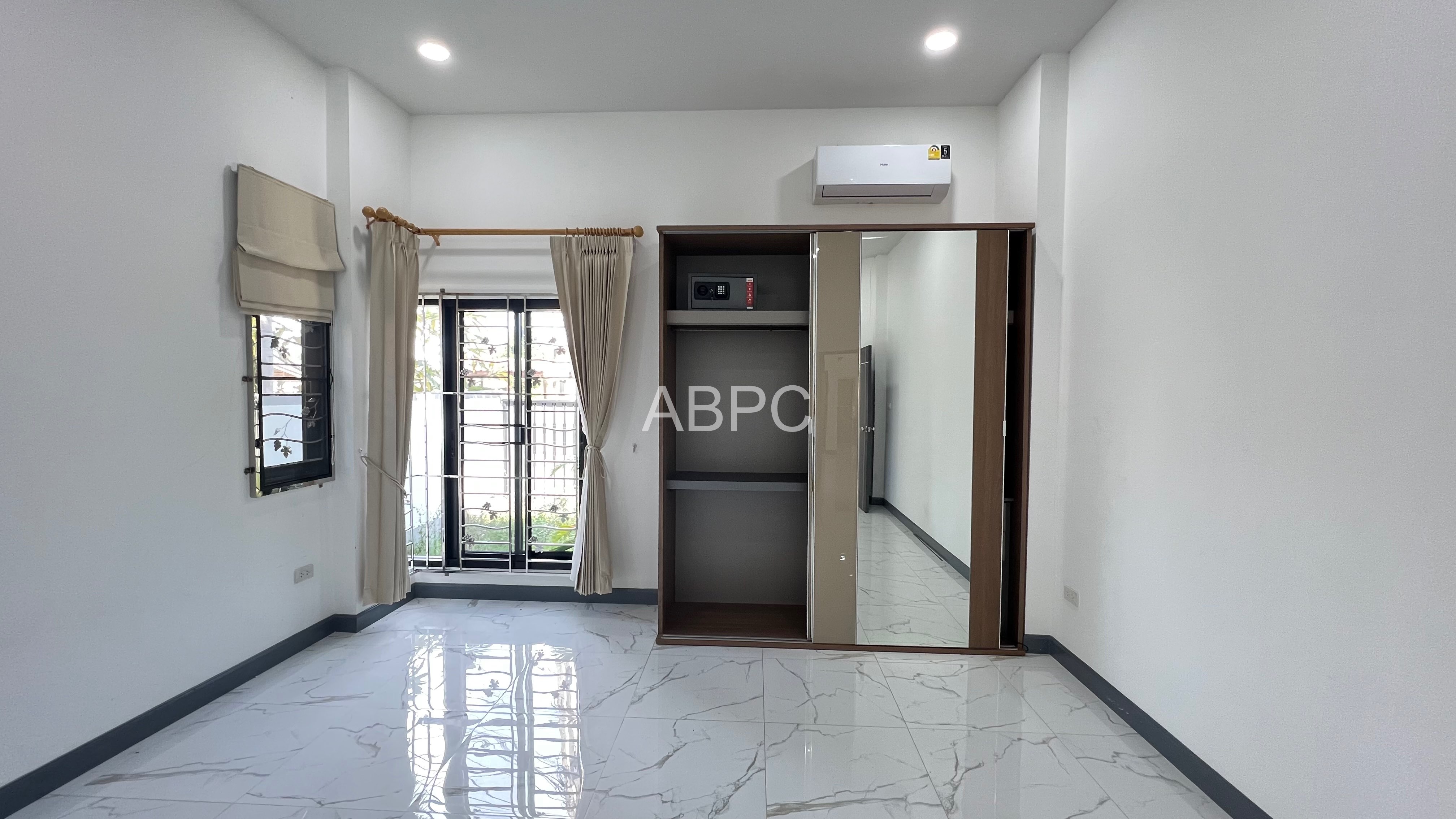 3 Bedrooms 2 Bathrooms in East pattaya photo 4