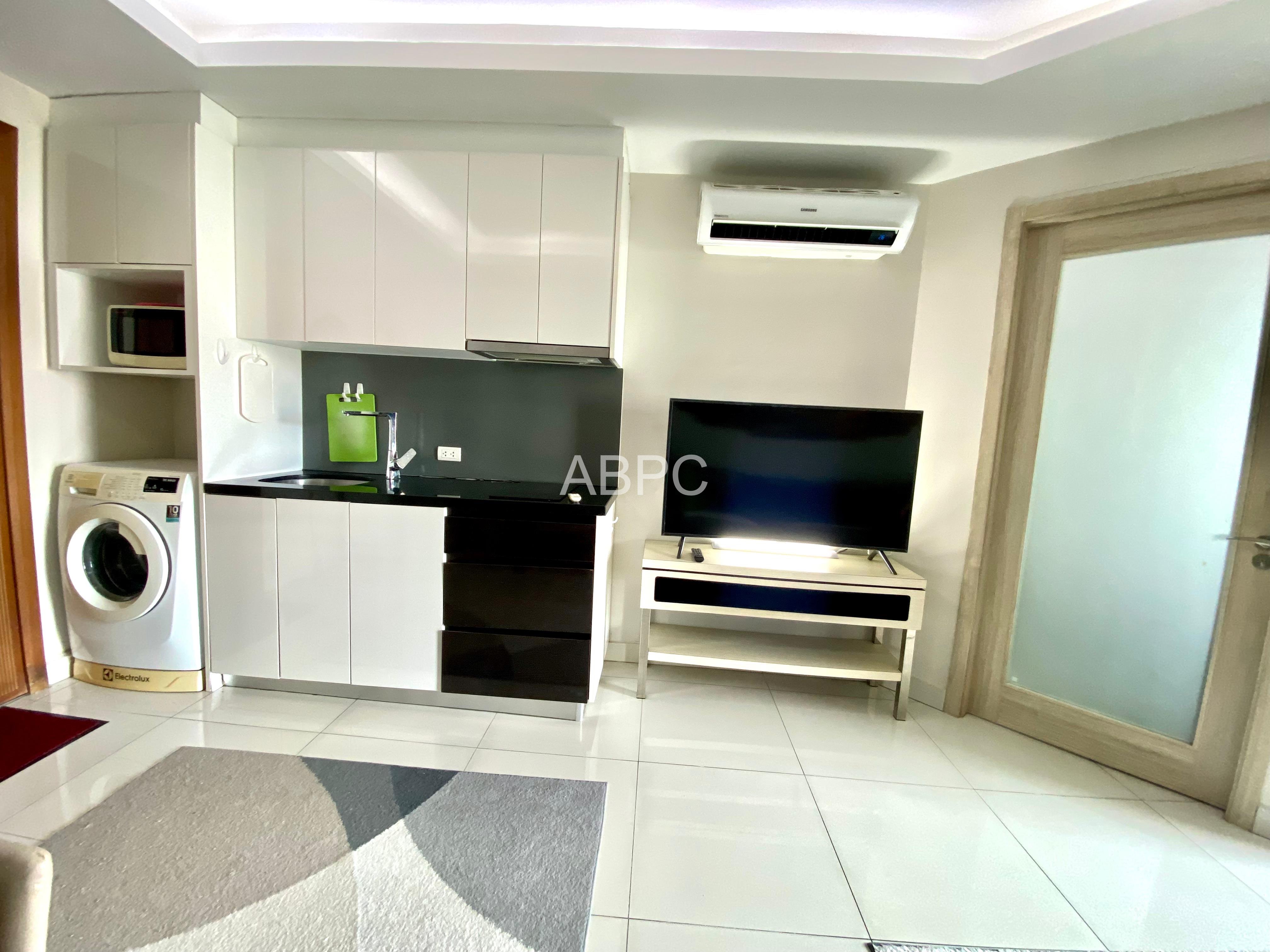 Pool View 1 Bed 1 Bath Condo in Pratumnak photo 4