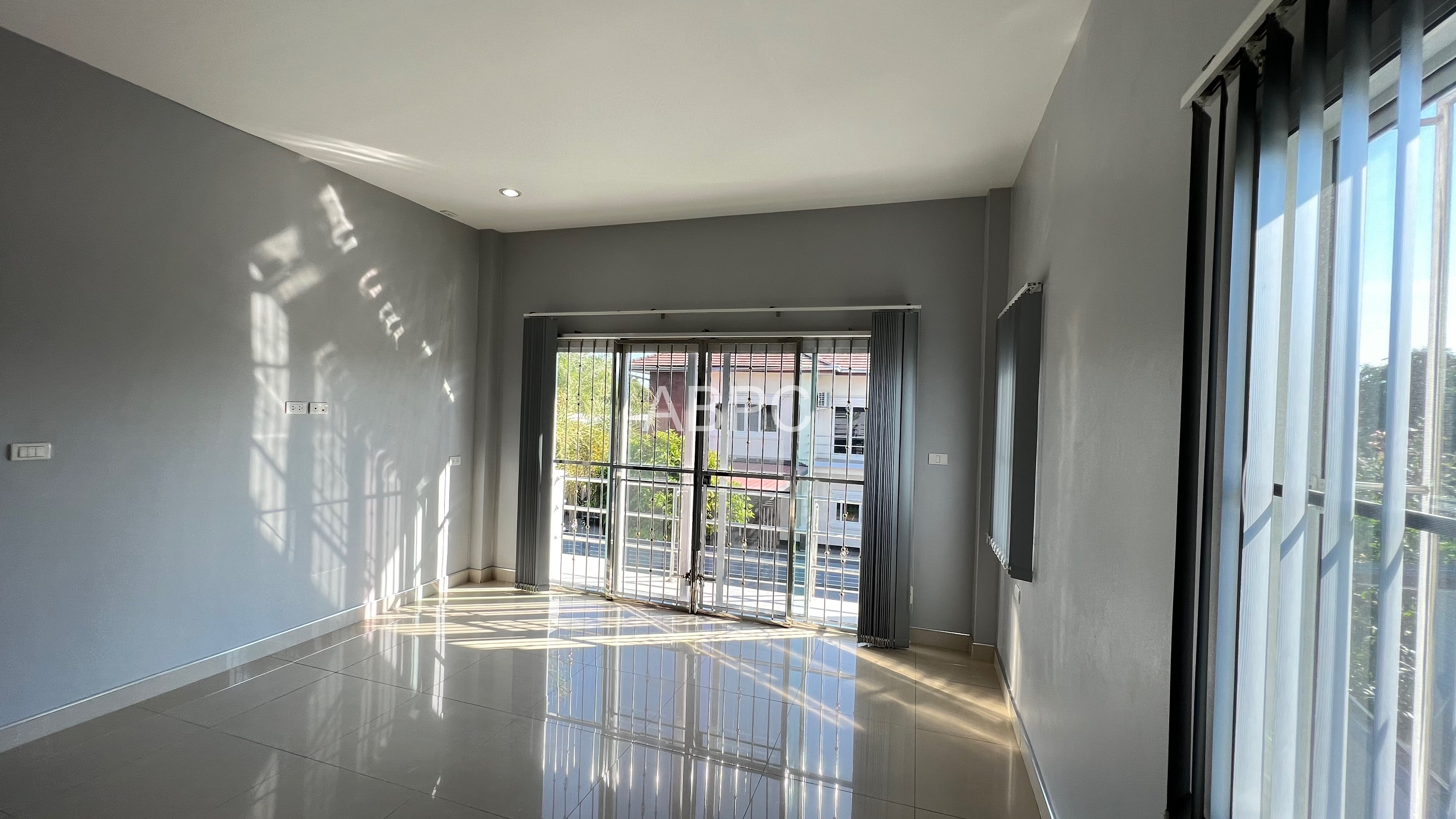 4 Bedrooms 4 Bathrooms in East Pattaya - Lakeside Court 3 photo 11