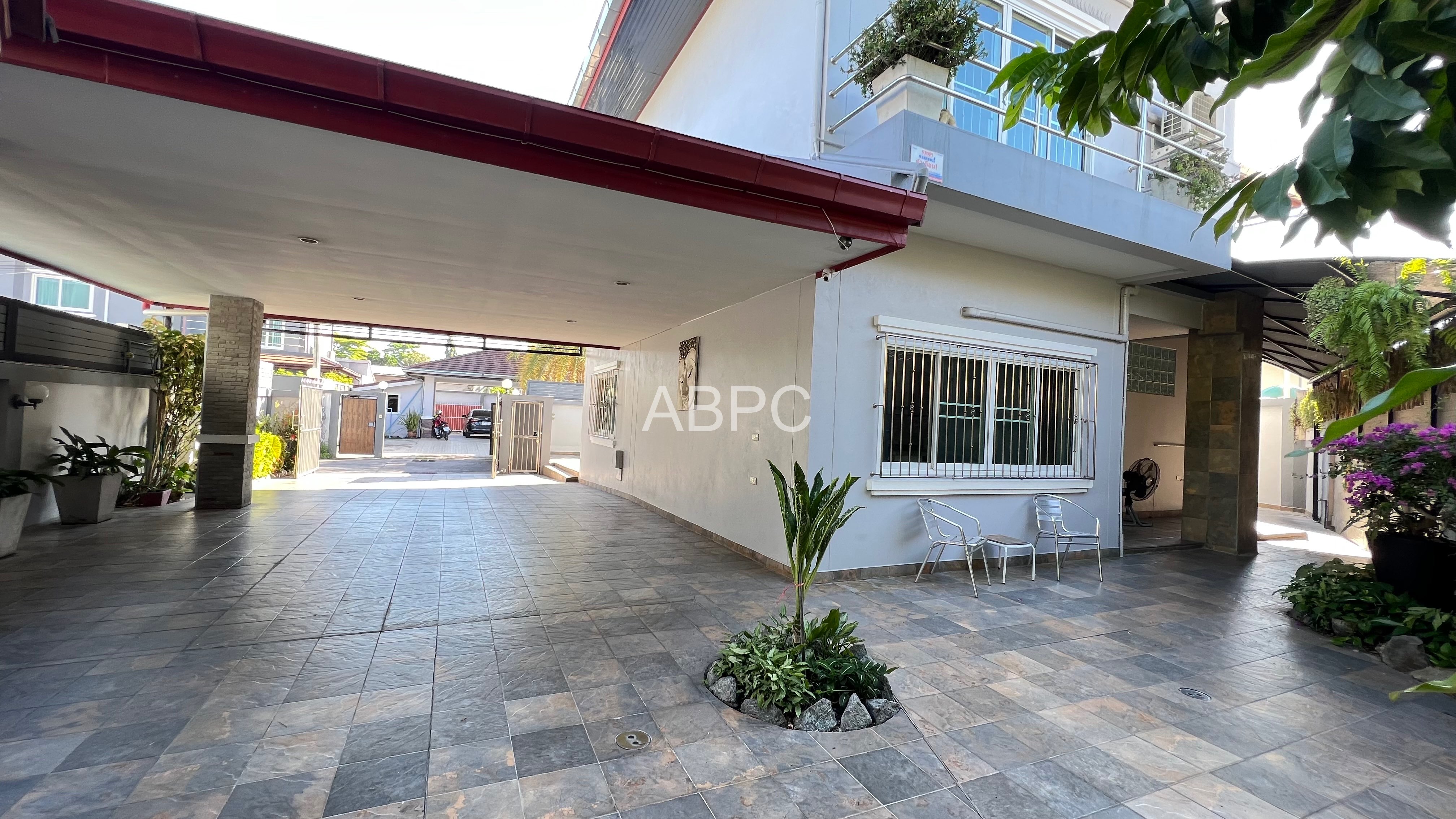 4 Bedrooms 4 Bathrooms in East Pattaya - Lakeside Court 3 photo 13