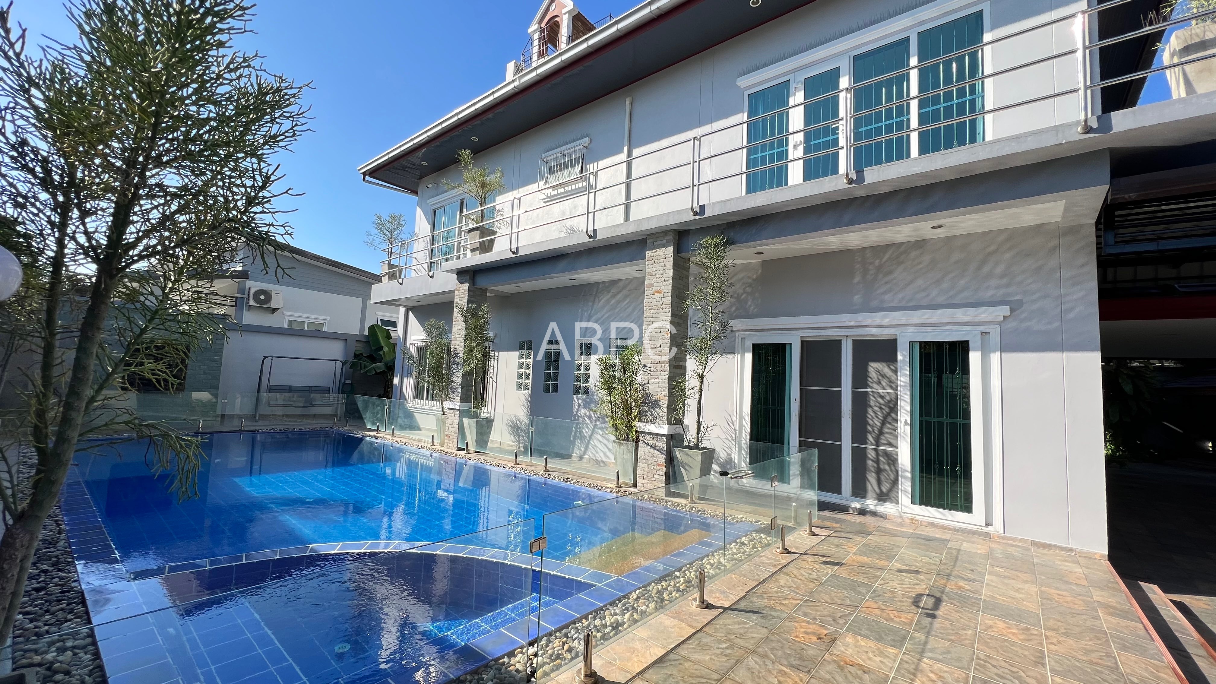 4 Bedrooms 4 Bathrooms in East Pattaya - Lakeside Court 3 photo 4