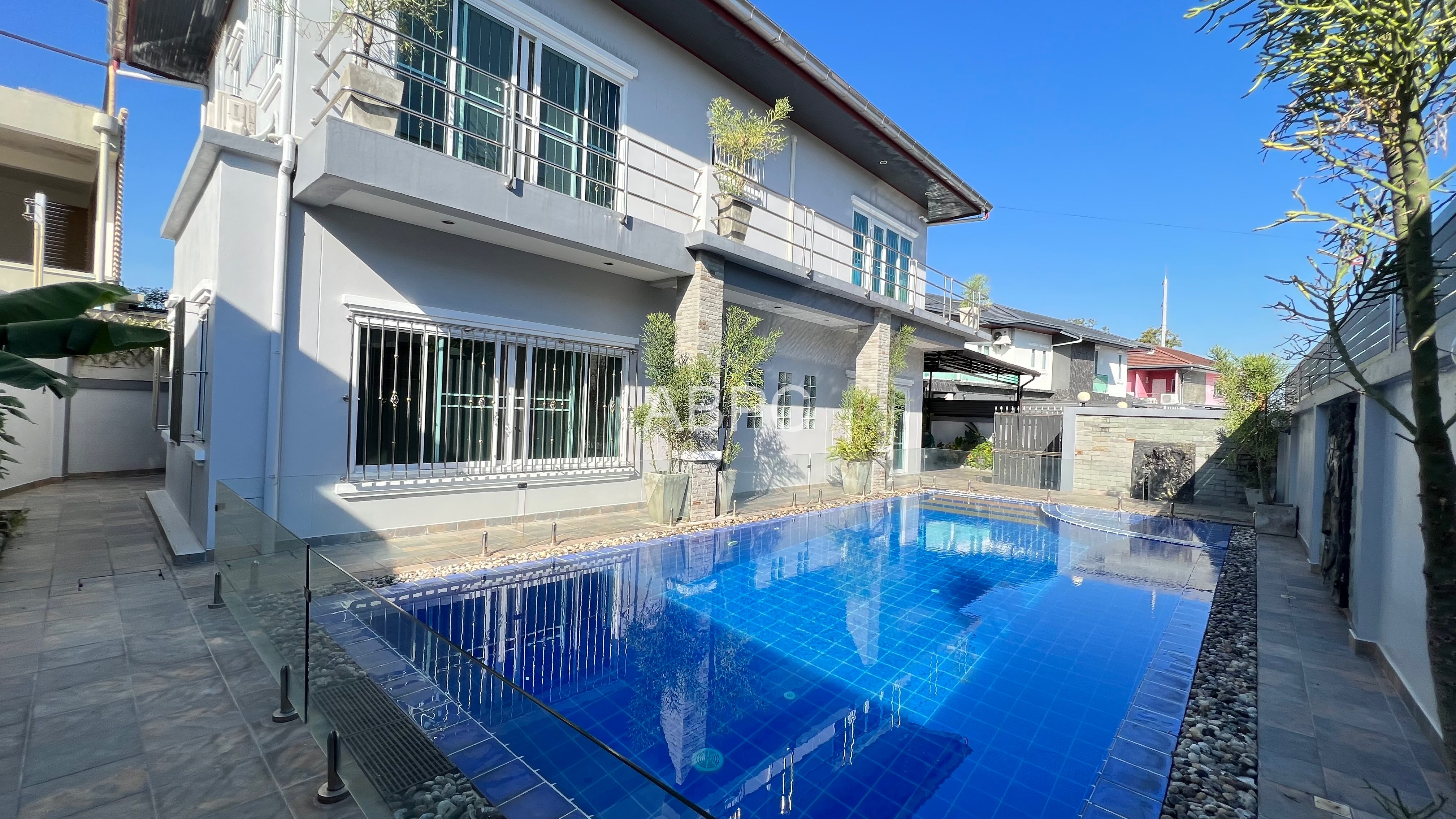 4 Bedrooms 4 Bathrooms in East Pattaya - Lakeside Court 3 photo 5