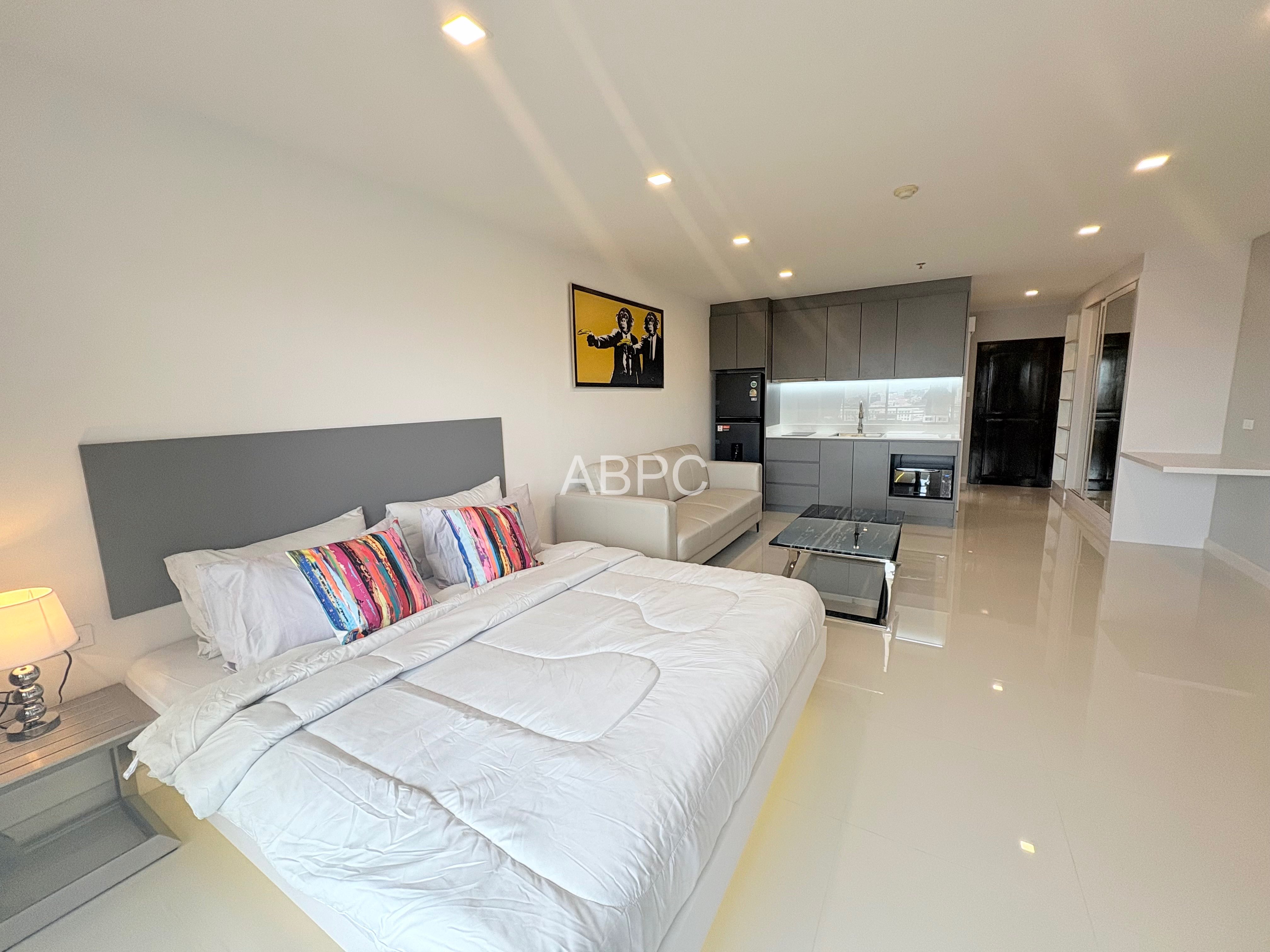 Stunning renovation central Pattaya photo 9