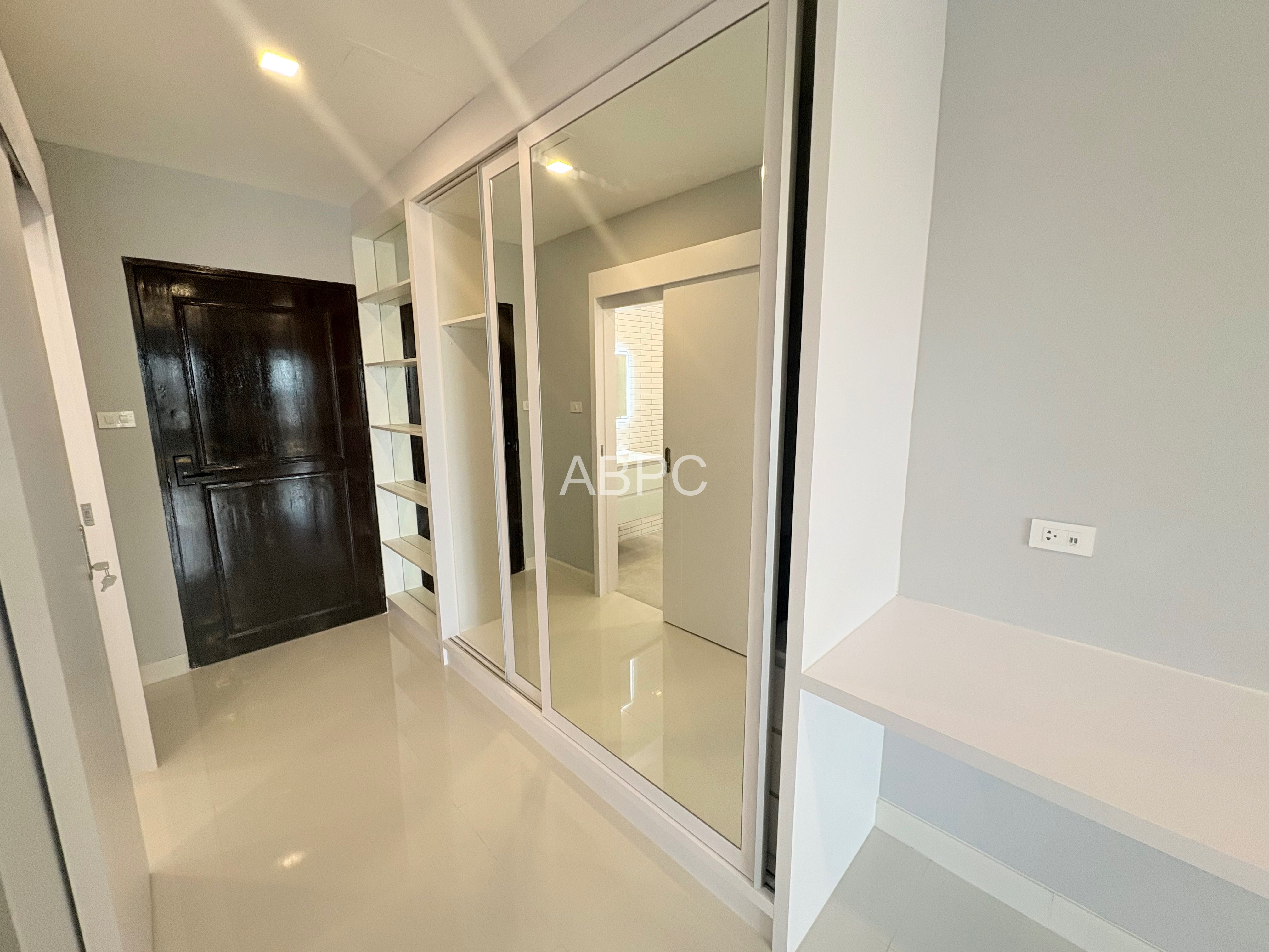 Stunning renovation central Pattaya photo 11