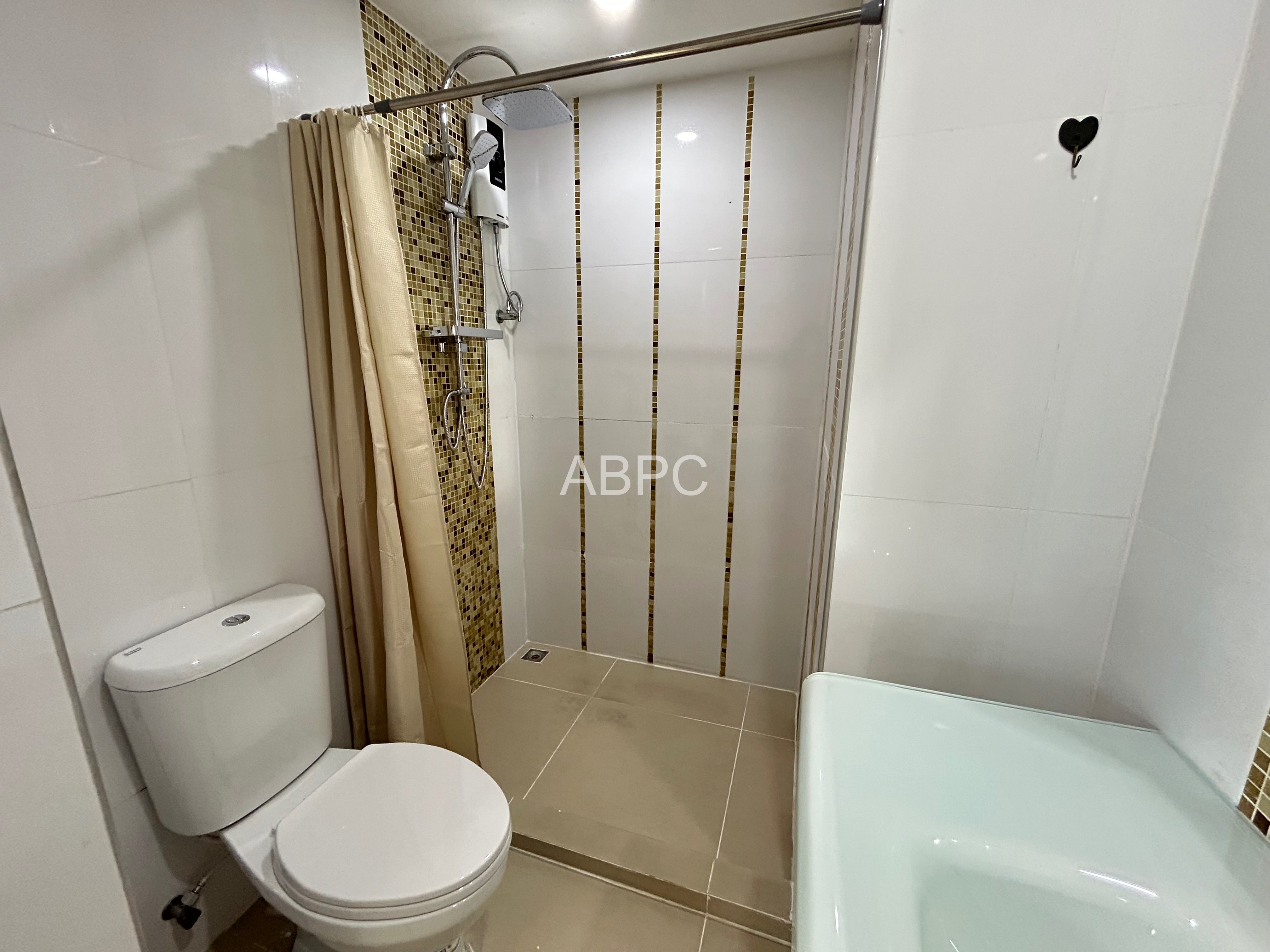 Newly Renovated 2 Bedroom For Sale in Jomtien photo 2