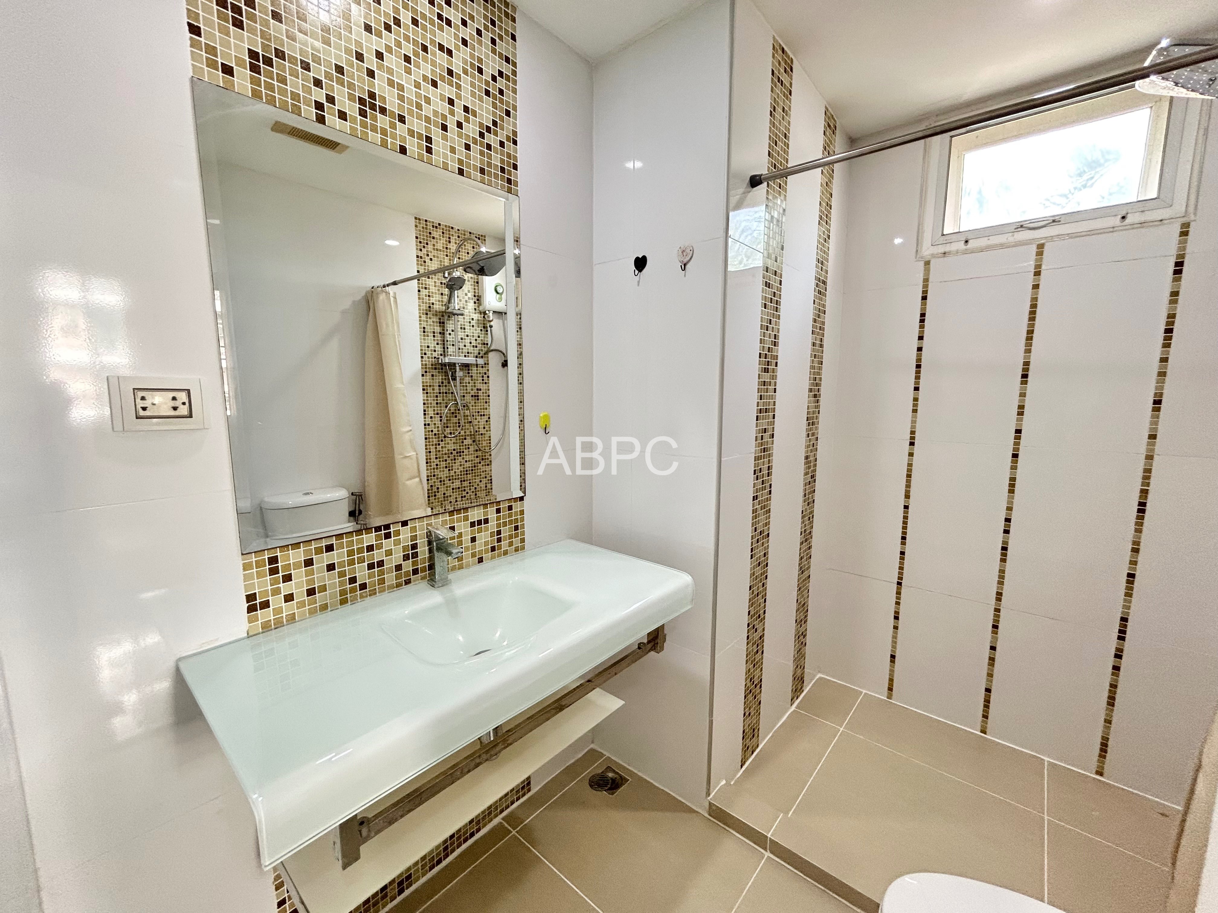 Newly Renovated 2 Bedroom For Sale in Jomtien photo 4