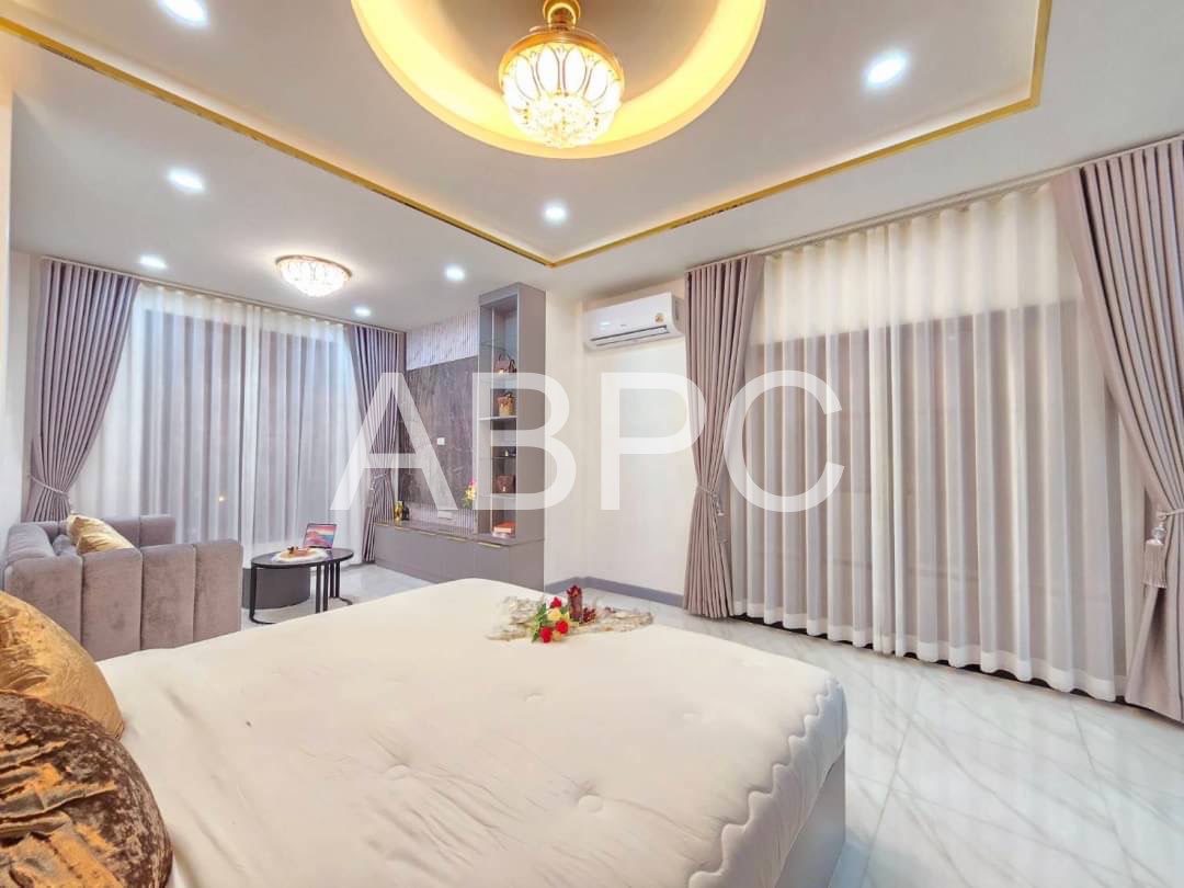 Modern 6 Bed - 6 Bath Pool Villa For Sale photo 2
