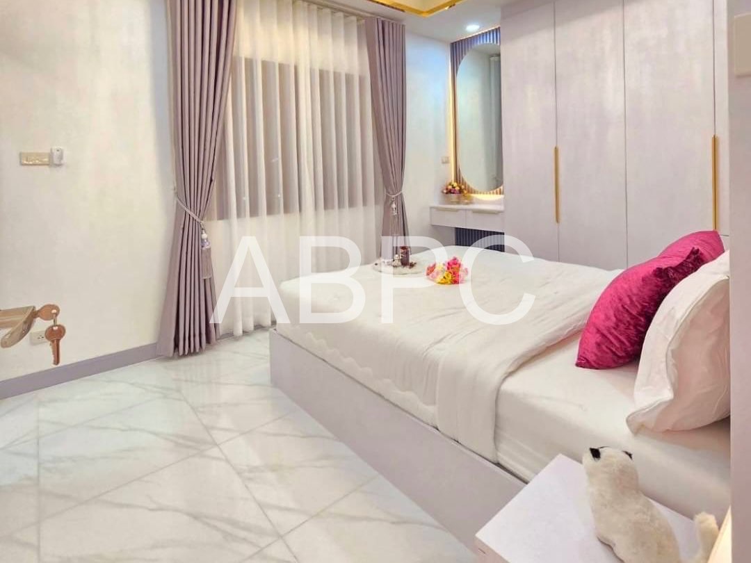 Modern 6 Bed - 6 Bath Pool Villa For Sale photo 3