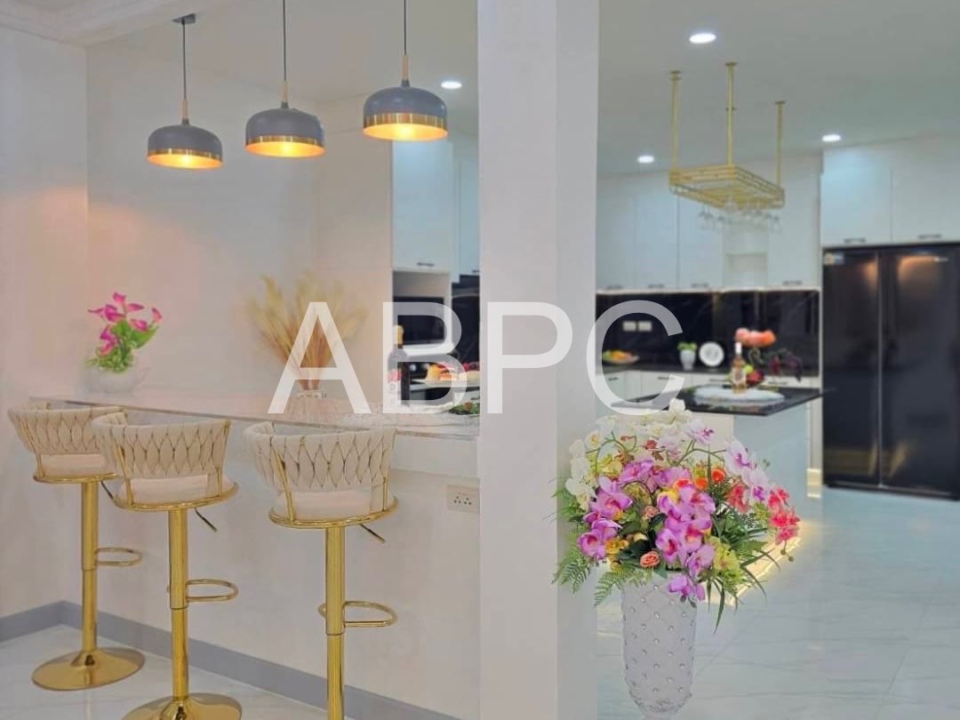 Modern 6 Bed - 6 Bath Pool Villa For Sale photo 5