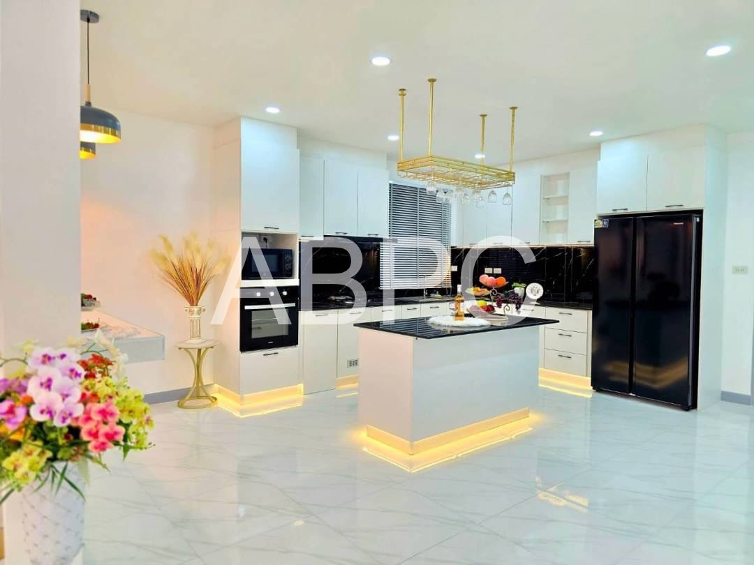 Modern 6 Bed - 6 Bath Pool Villa For Sale photo 9