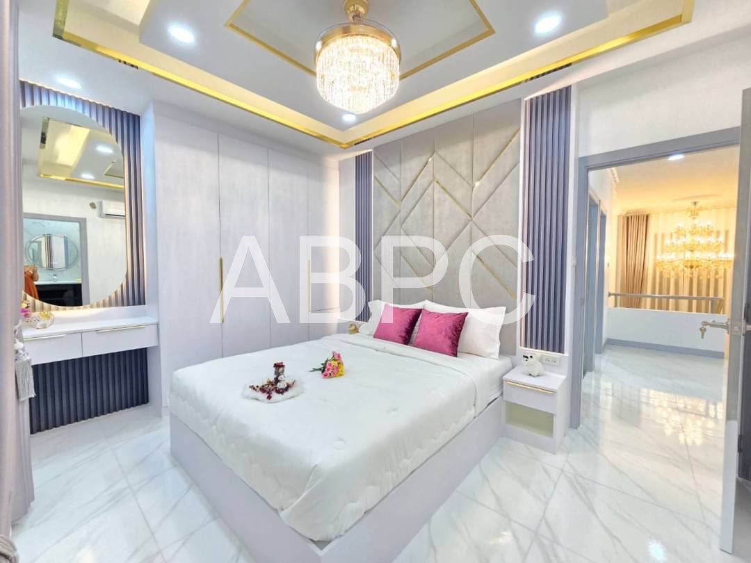 Modern 6 Bed - 6 Bath Pool Villa For Sale photo 10
