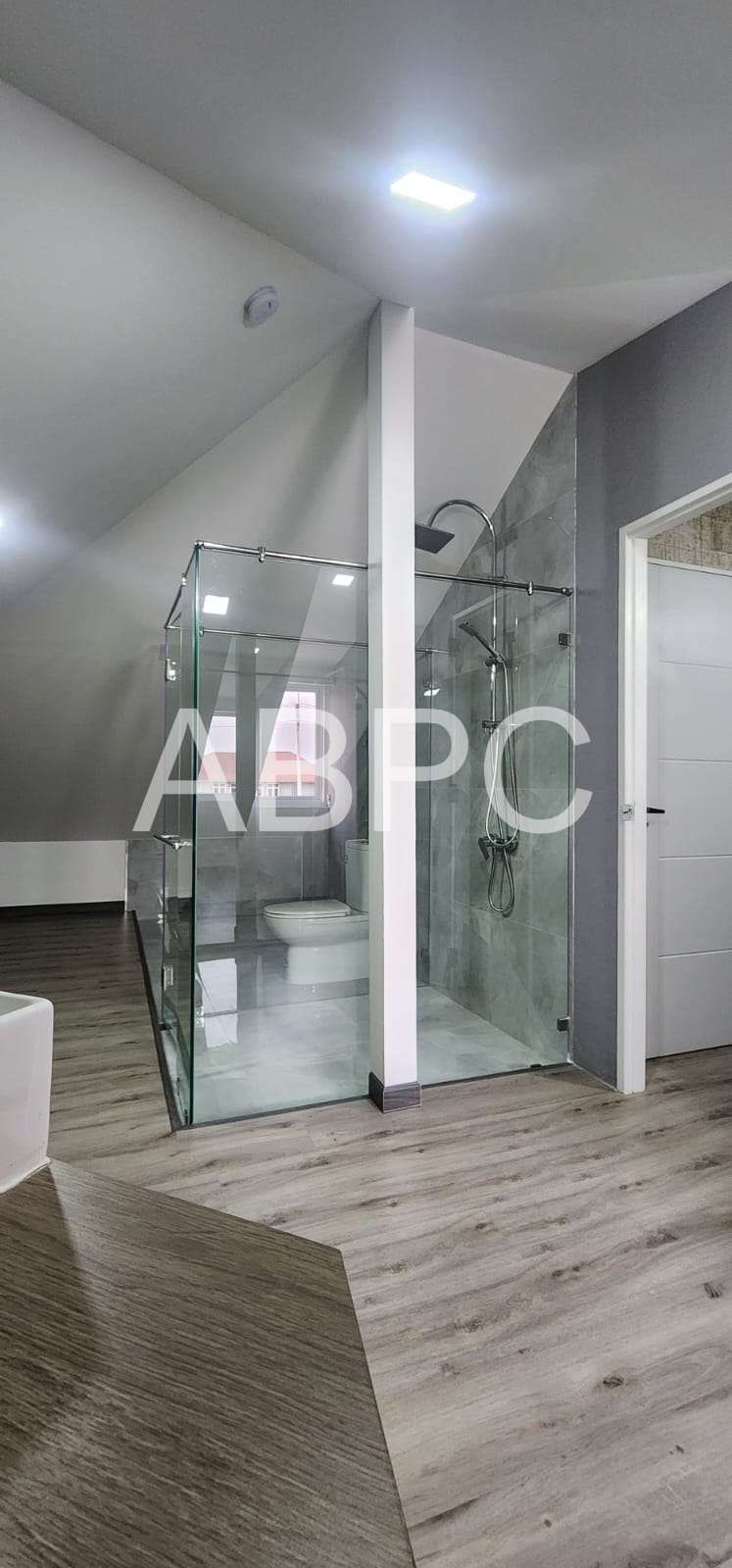 Brand New 3 Bed 3 Bath House in East Pattaya - Lake Side Court photo 10
