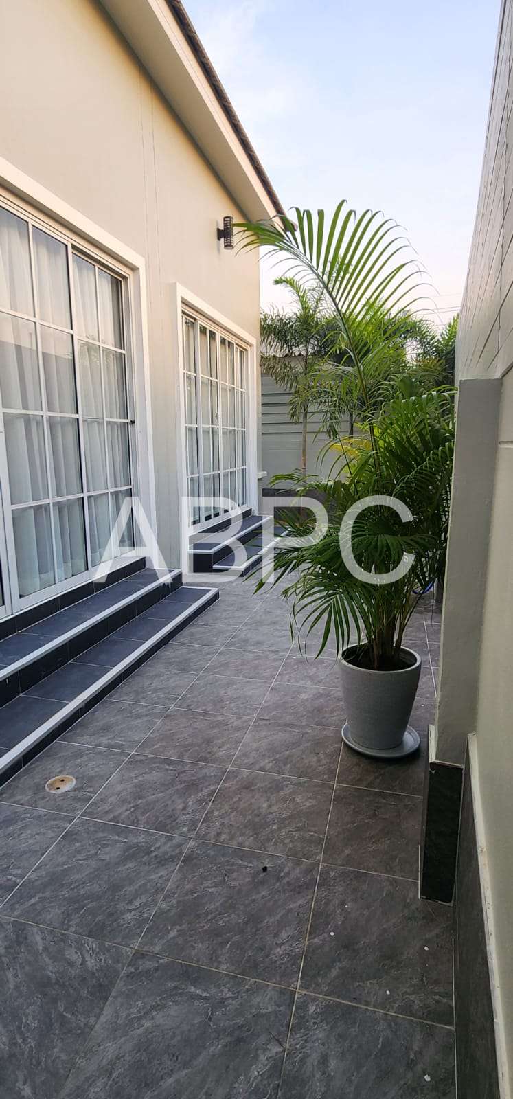 Brand New 3 Bed 3 Bath House in East Pattaya - Lake Side Court photo 8