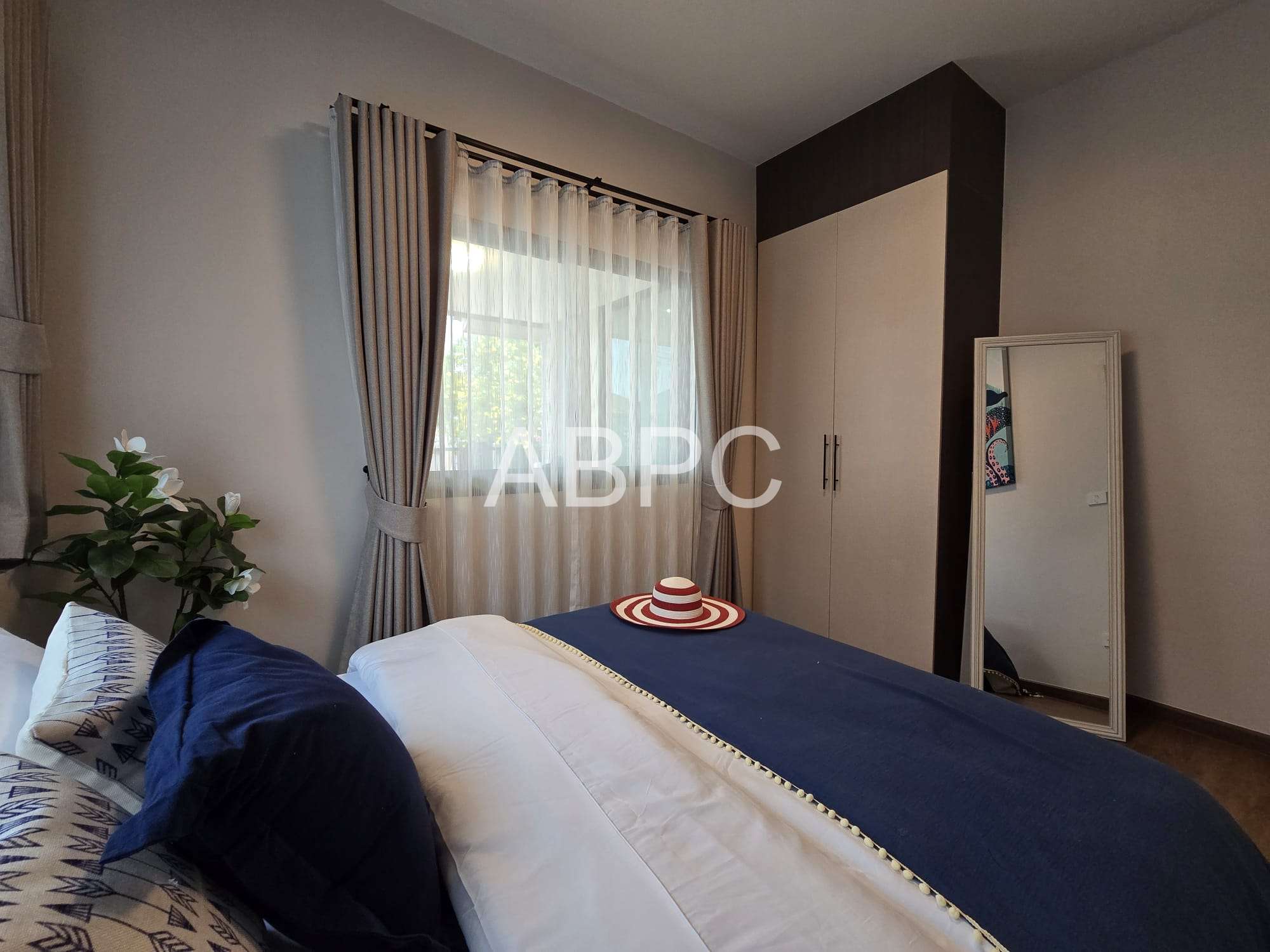 JUST IN Stunning Private Pool House for Sale photo 5