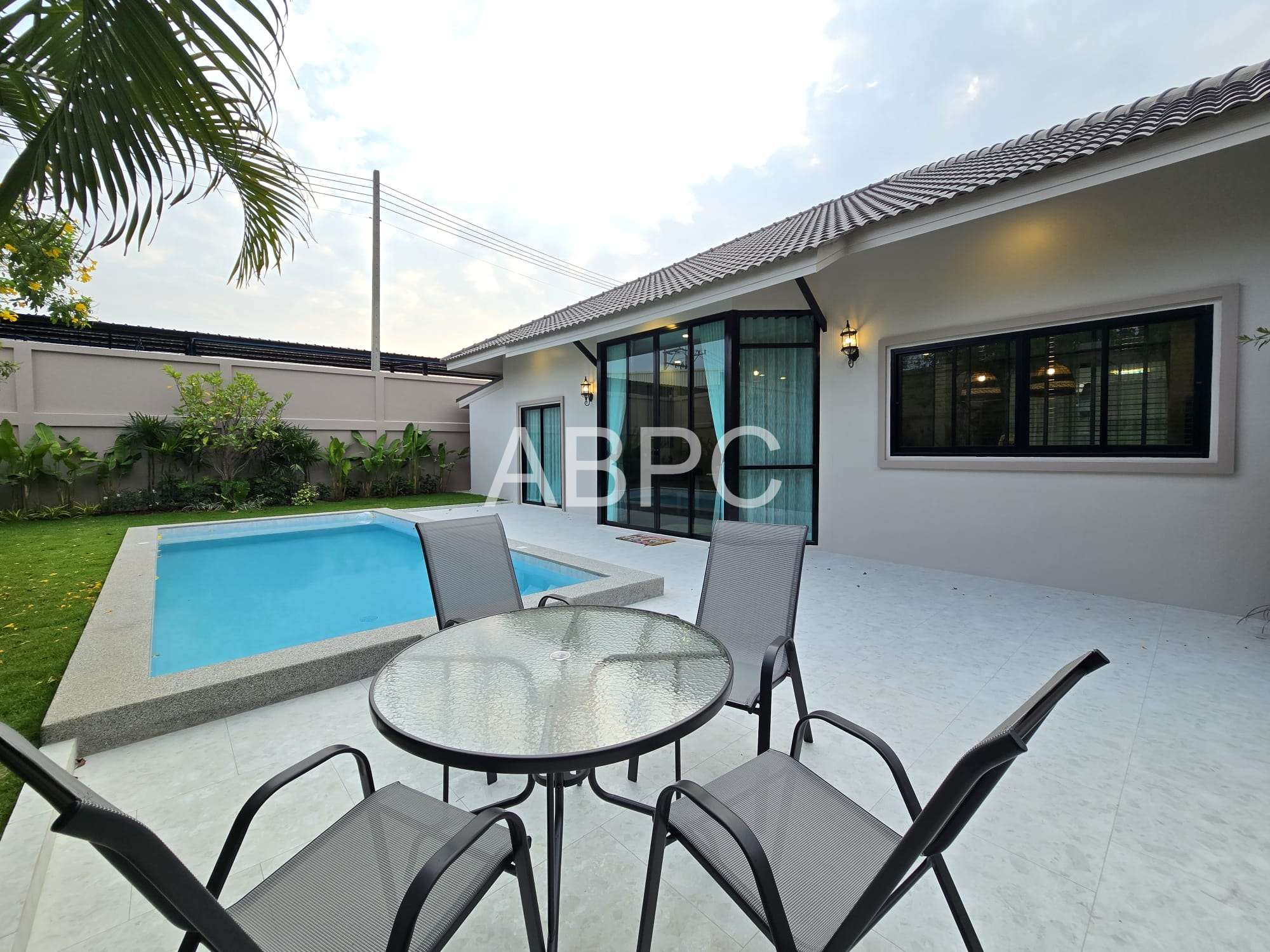 JUST IN Stunning Private Pool House for Sale photo 6