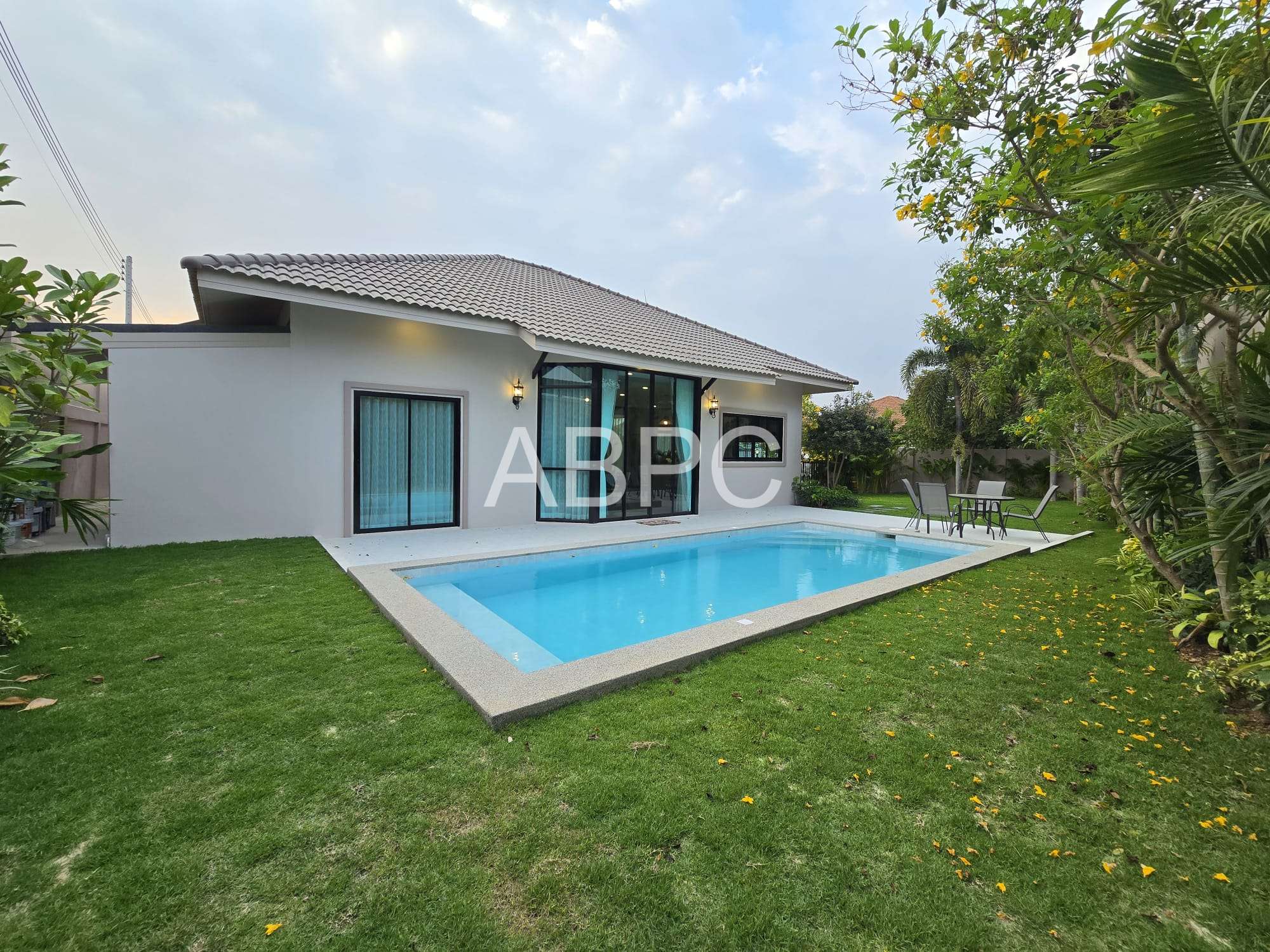JUST IN Stunning Private Pool House for Sale photo 7