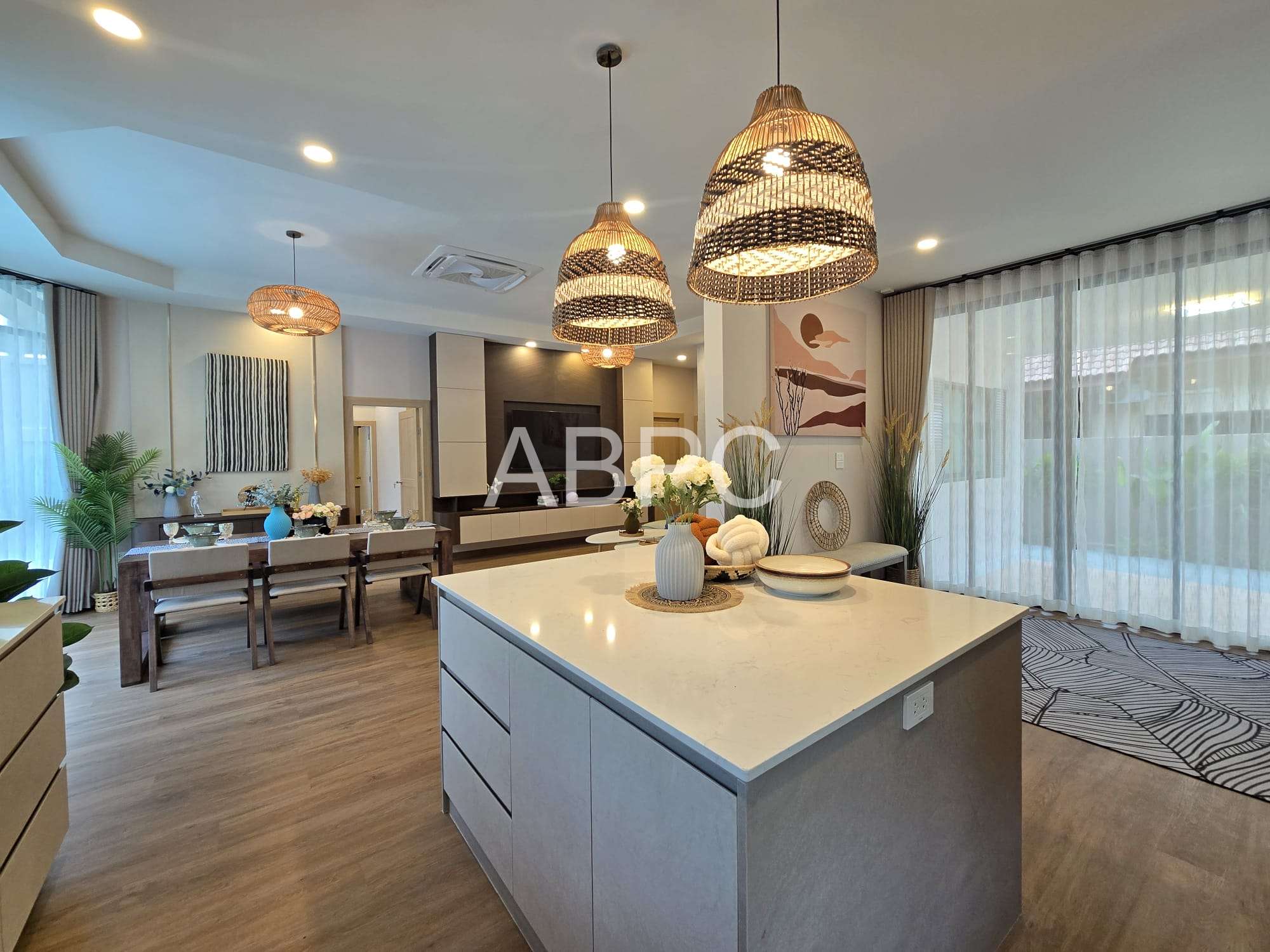 JUST IN Stunning Private Pool House for Sale photo 13