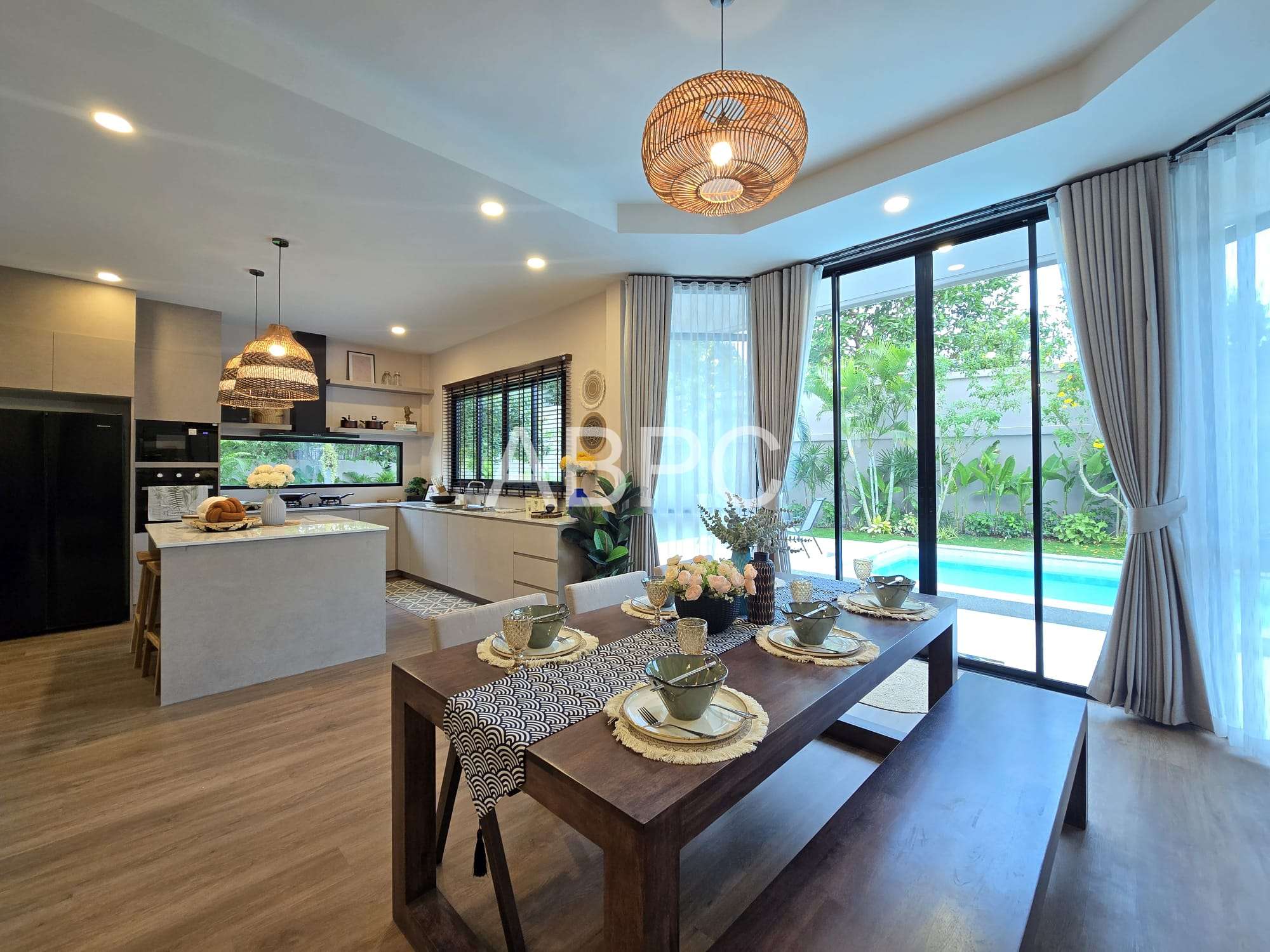 JUST IN Stunning Private Pool House for Sale photo 14