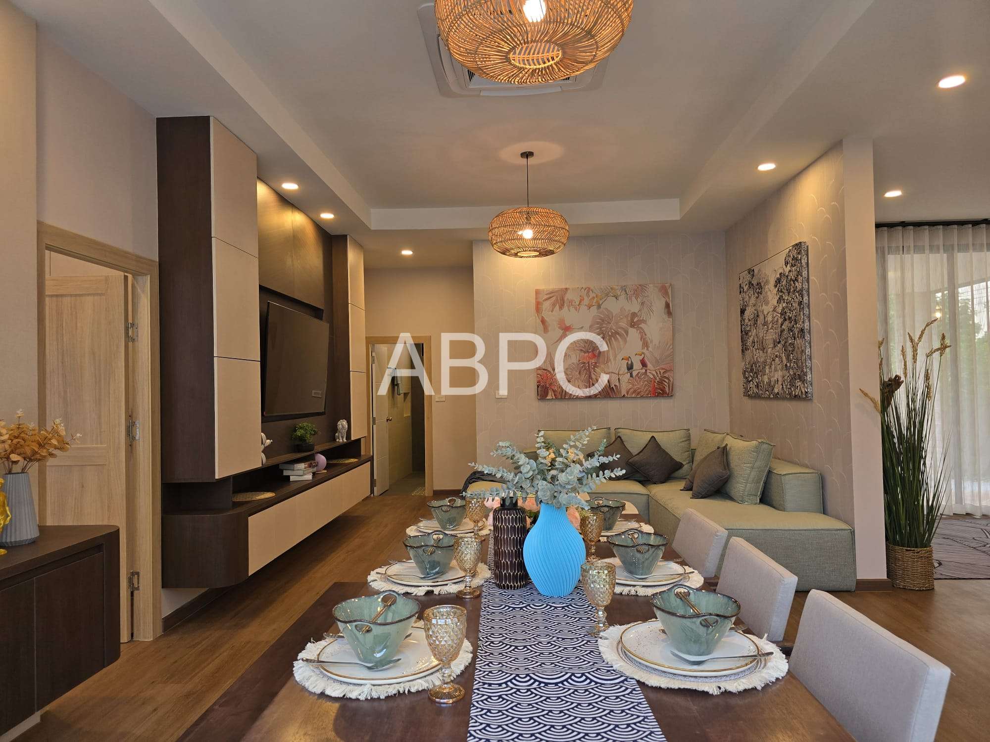 JUST IN Stunning Private Pool House for Sale photo 8