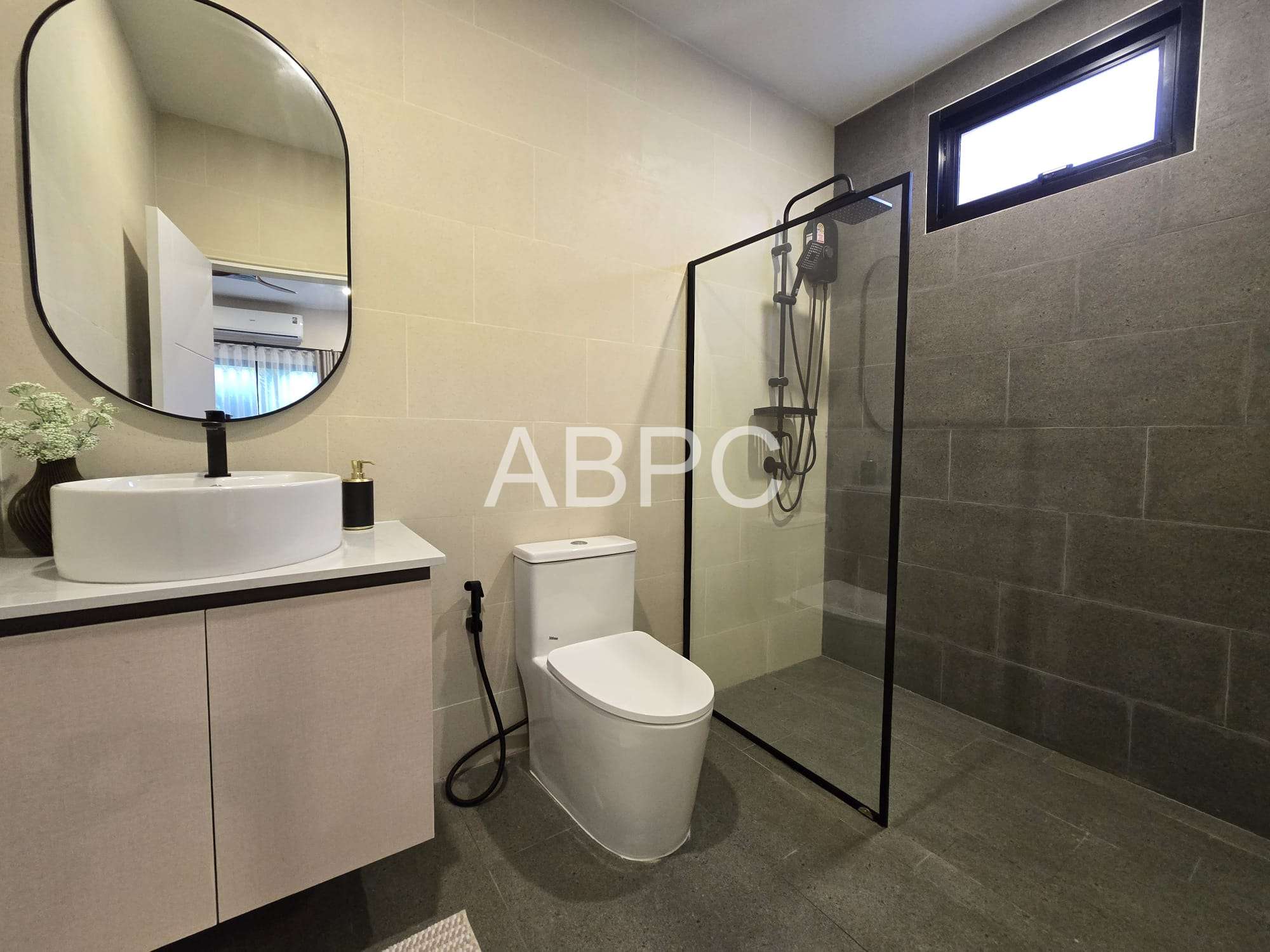 JUST IN Stunning Private Pool House for Sale photo 11