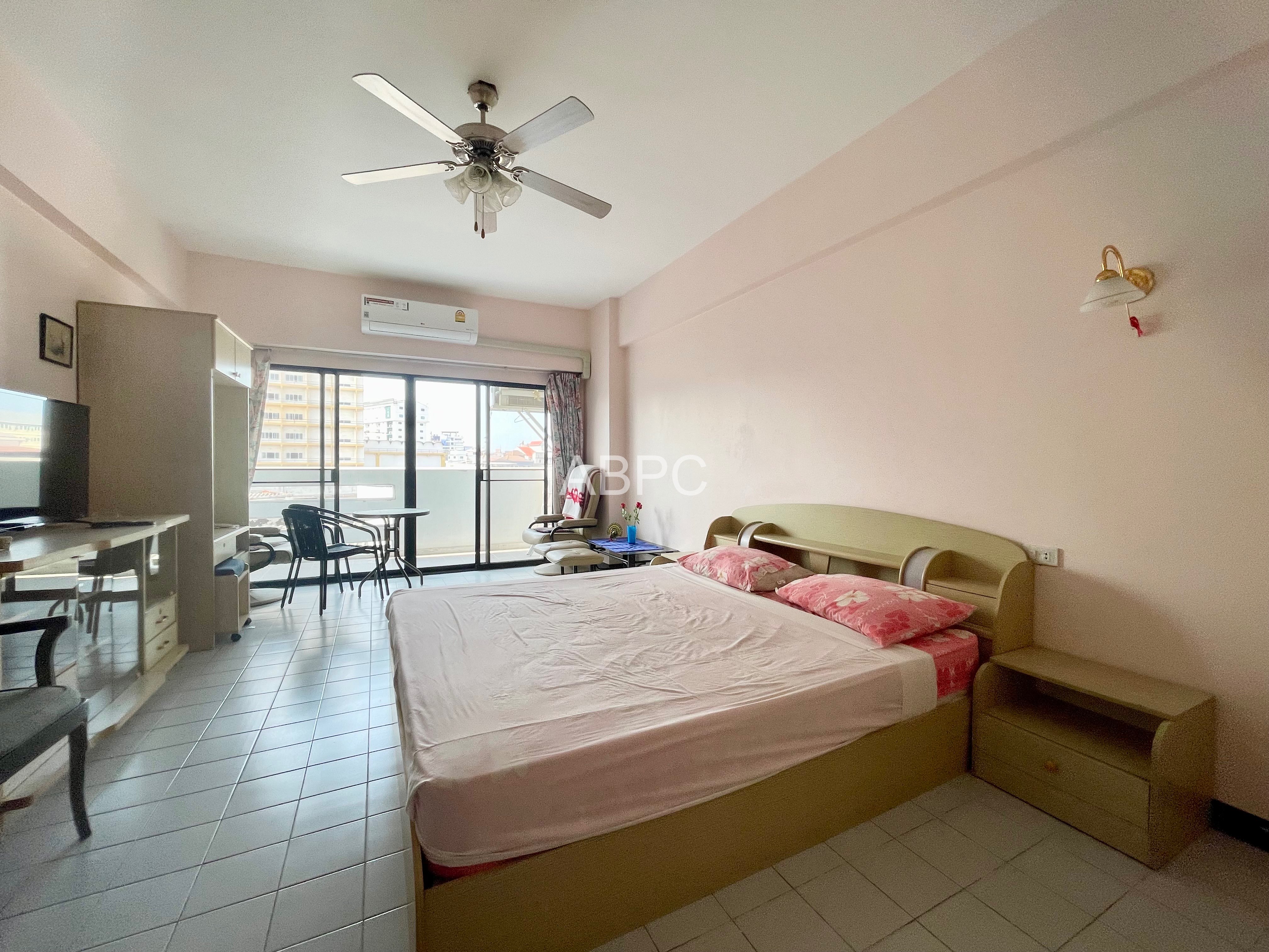 Studio Condo in Central Pattaya photo 6