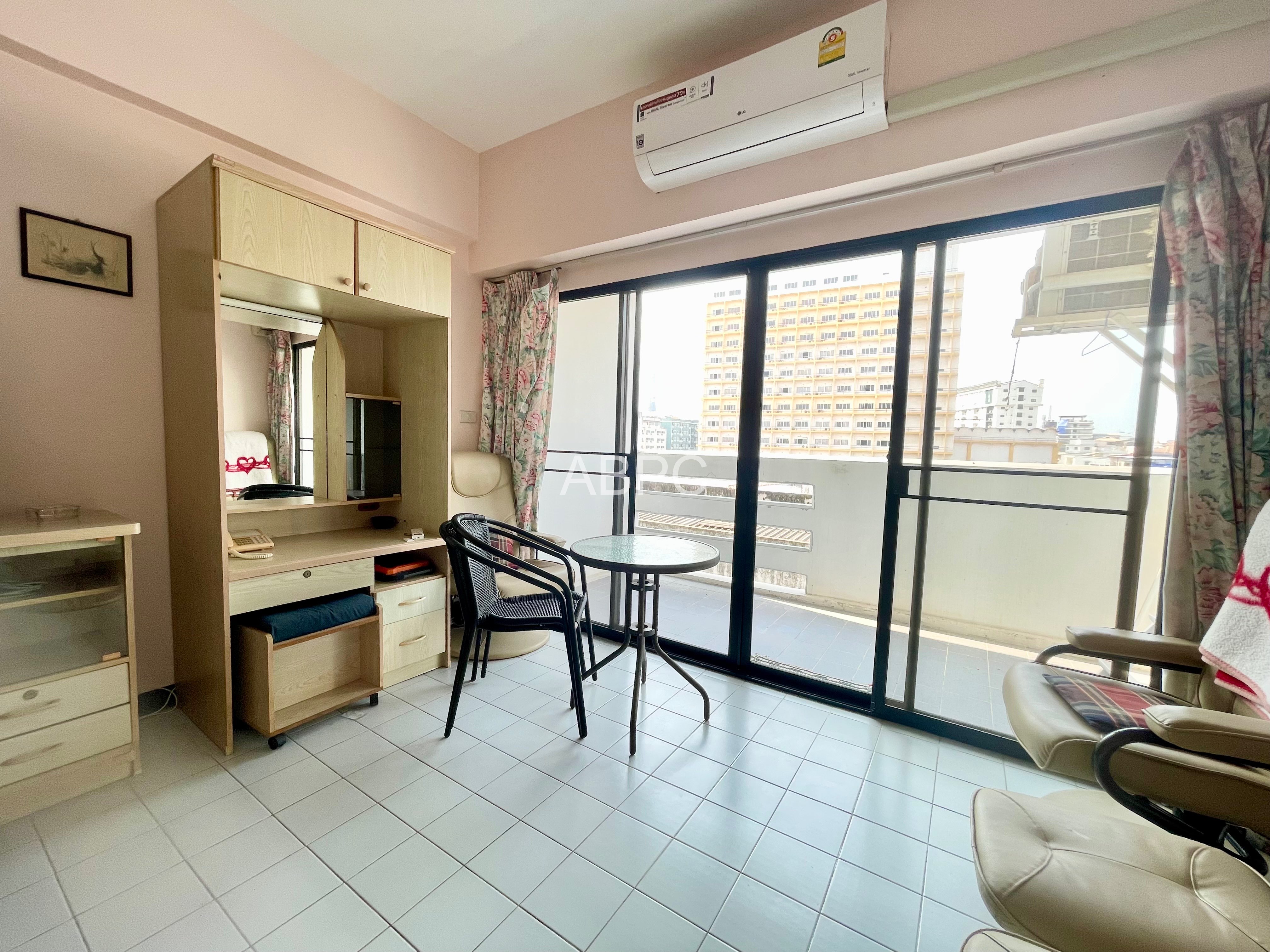Studio Condo in Central Pattaya photo 9