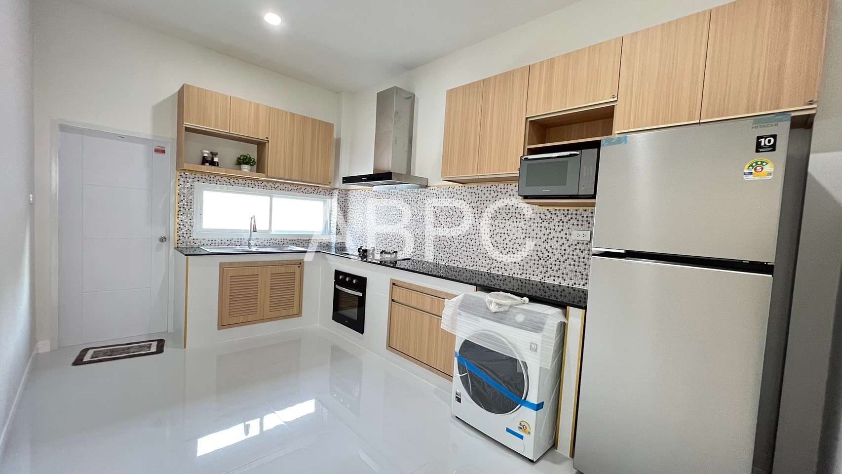 3 Bed 4 Bath Pool Villa in East Pattaya photo 11