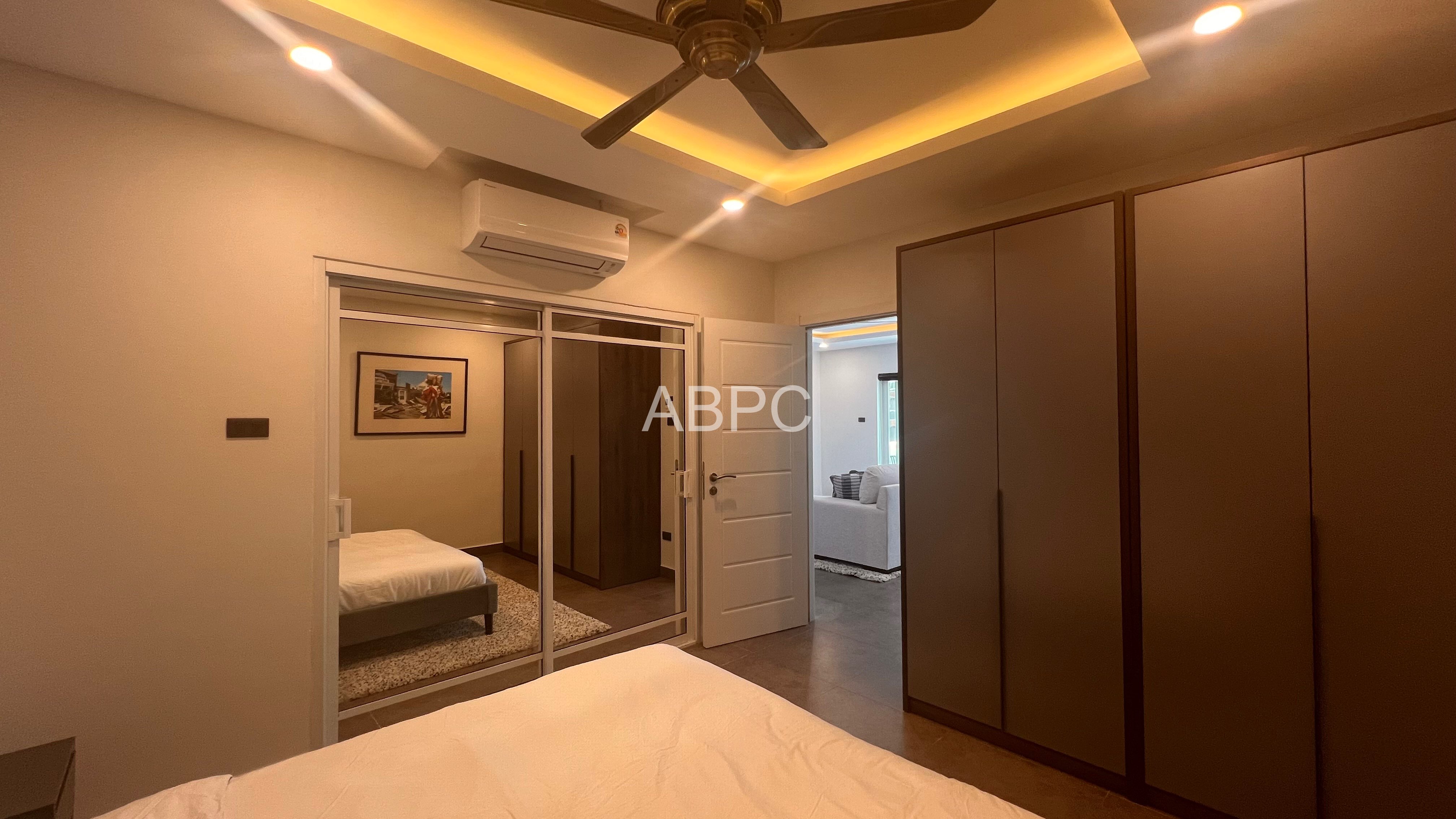 JUST IN Large 1 Bed 1 Bath Condo in Pratumnak photo 3