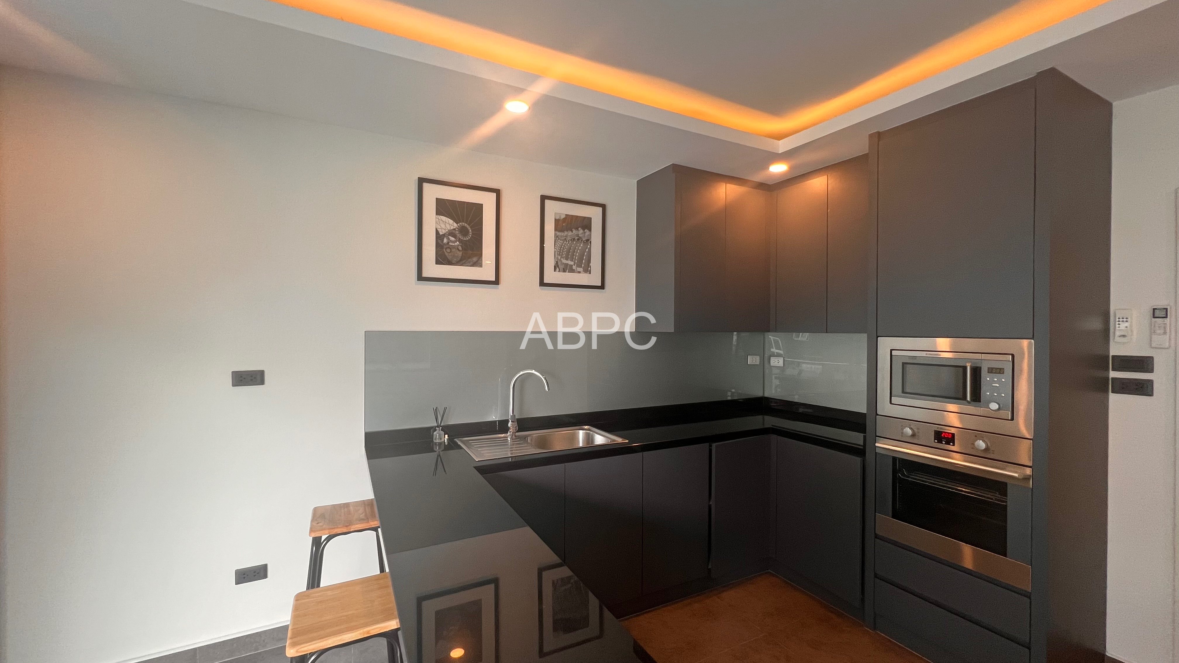 JUST IN Large 1 Bed 1 Bath Condo in Pratumnak photo 4