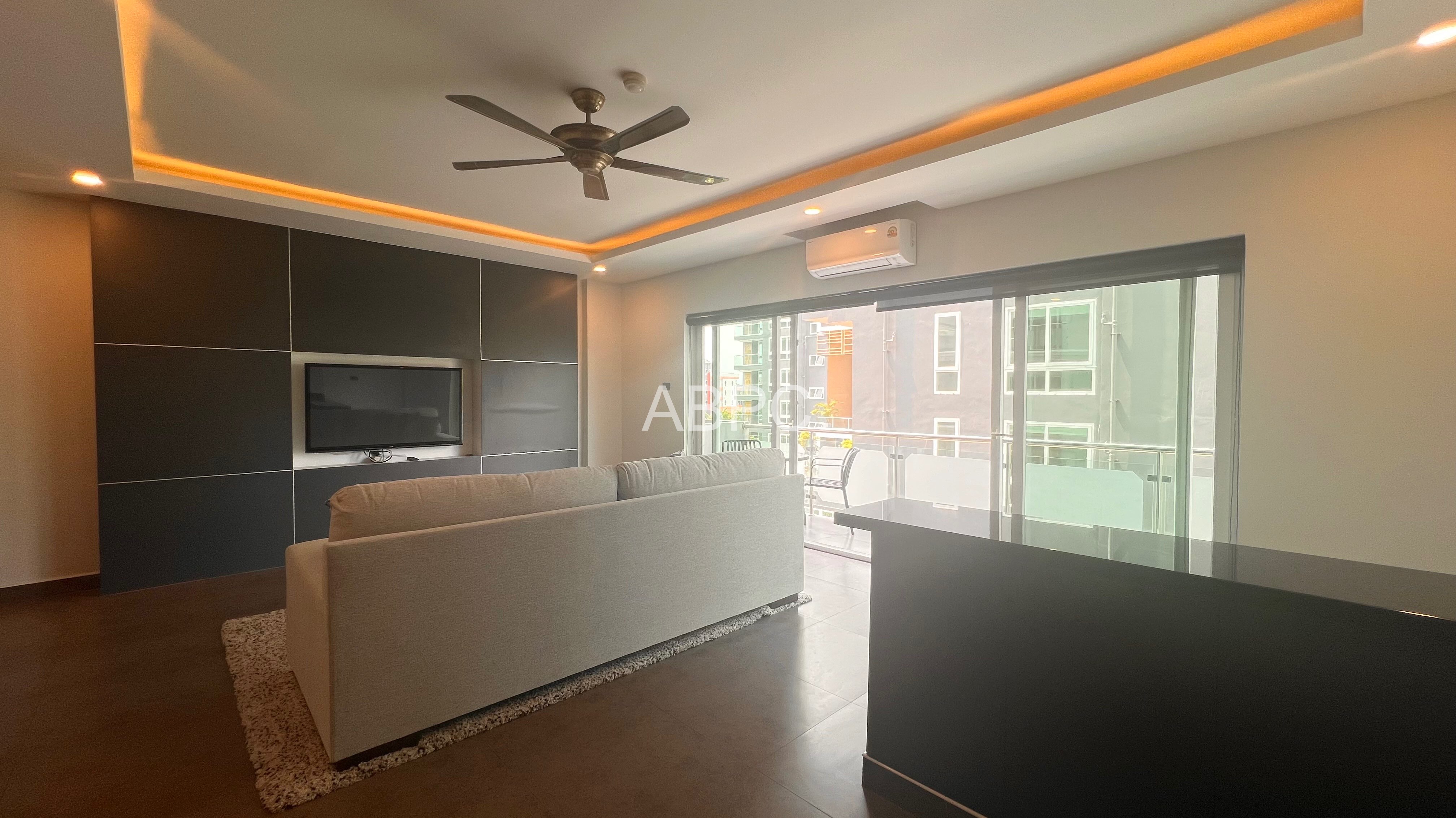 JUST IN Large 1 Bed 1 Bath Condo in Pratumnak photo 8