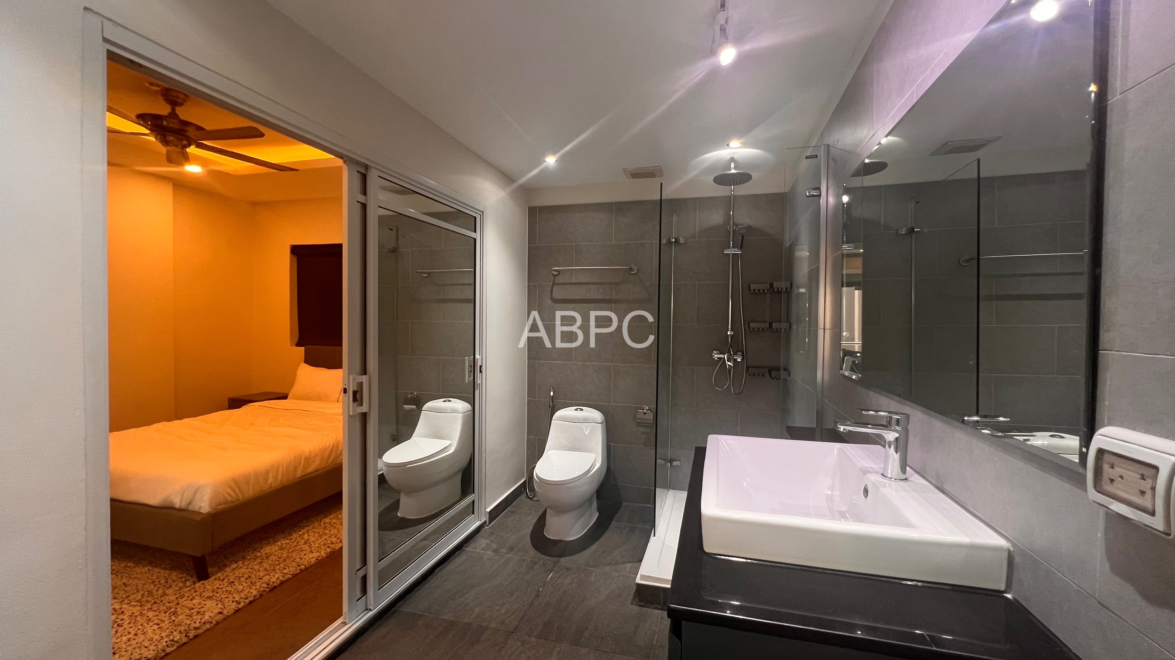 JUST IN Large 1 Bed 1 Bath Condo in Pratumnak photo 9