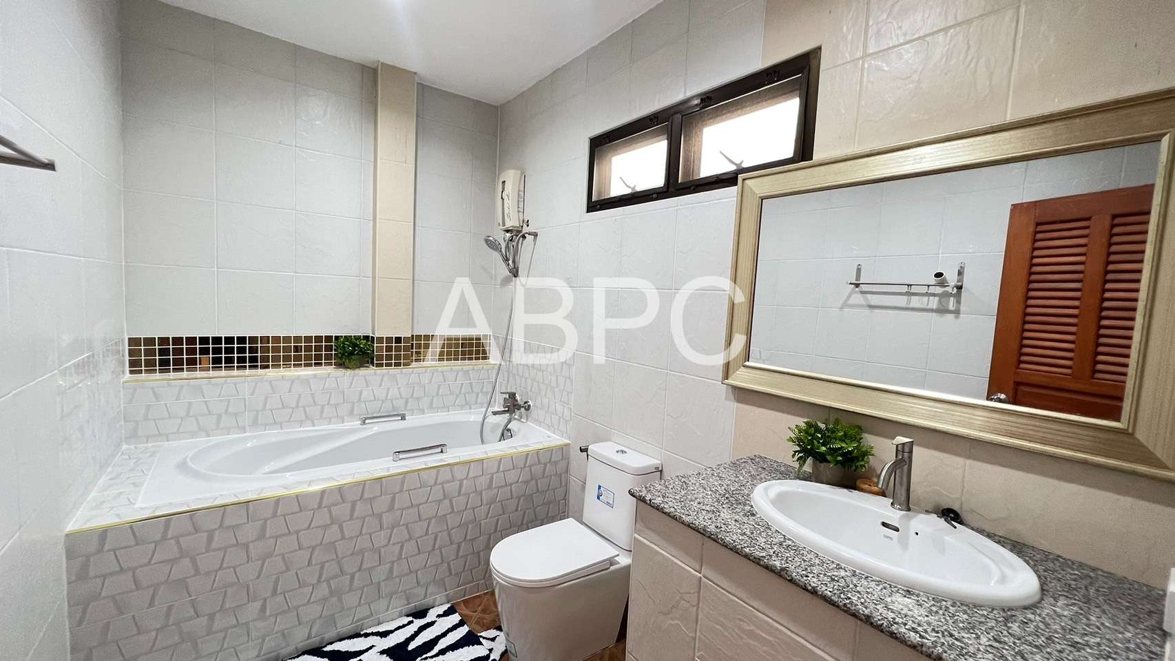3 Bed 2 Bath House in East Pattaya - Royal Green Park photo 3