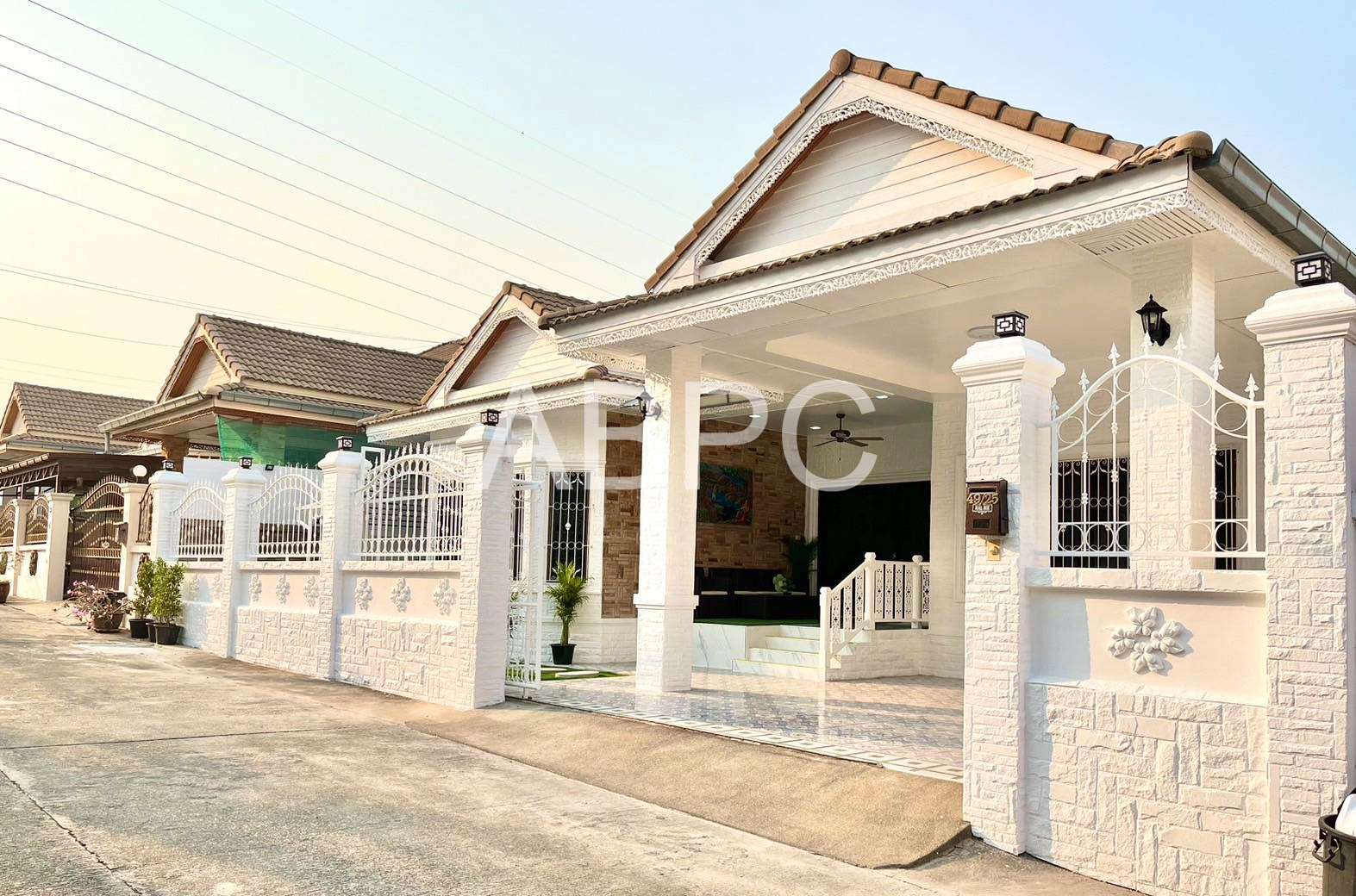 3 Bed 2 Bath House in East Pattaya - Royal Green Park