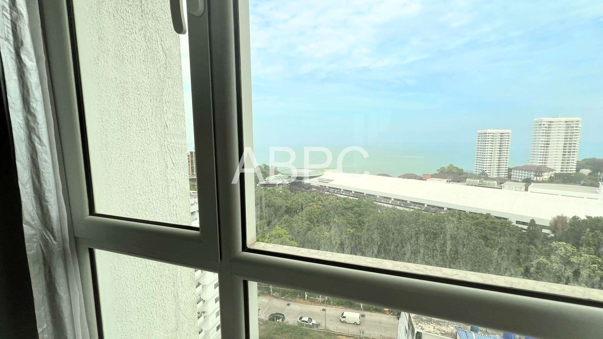 Seaview Modern Condo for Sale in Pratumnak photo 3
