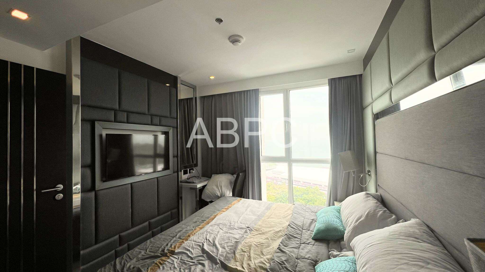 Seaview Modern Condo for Sale in Pratumnak photo 4