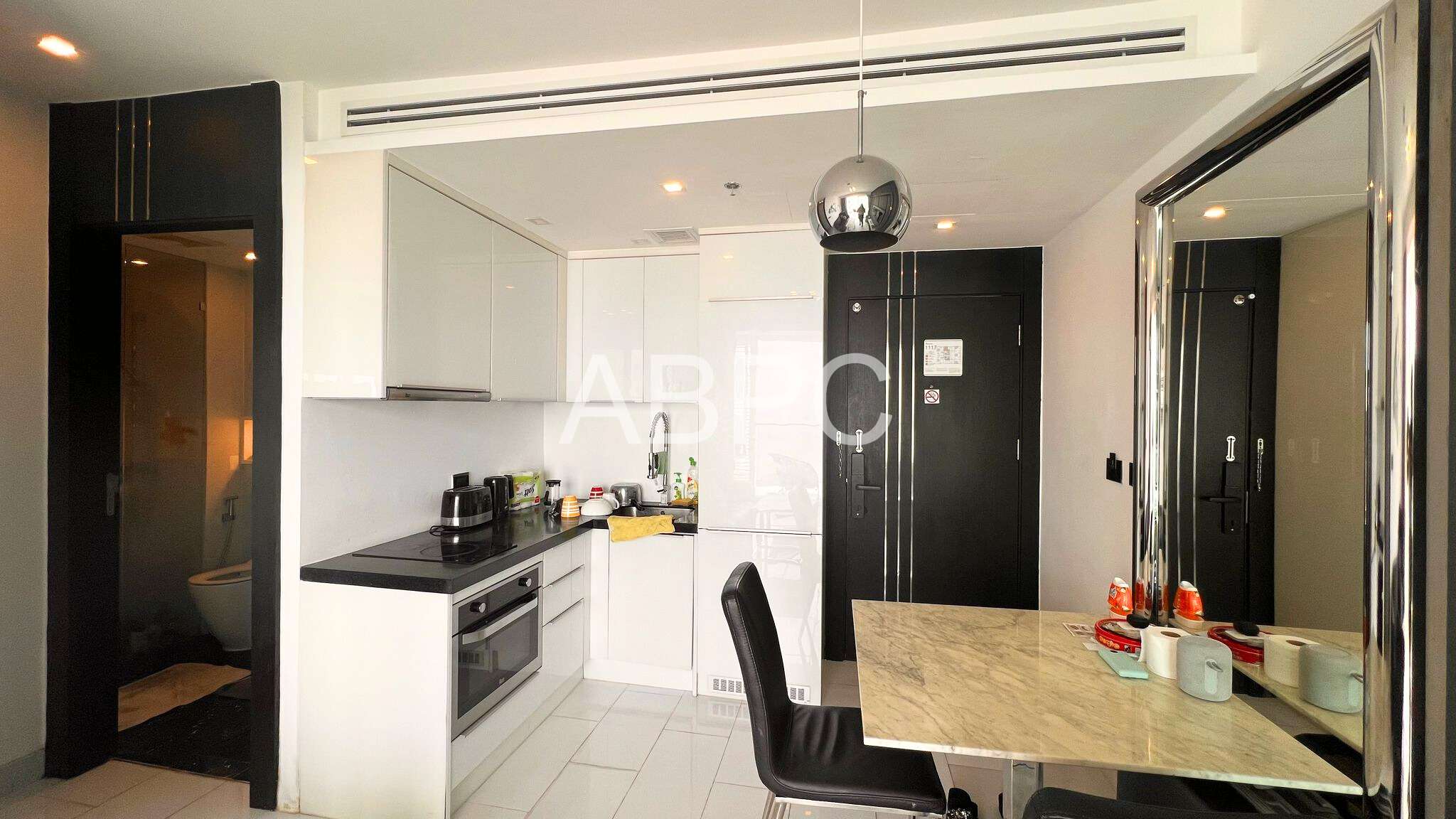 Seaview Modern Condo for Sale in Pratumnak photo 5
