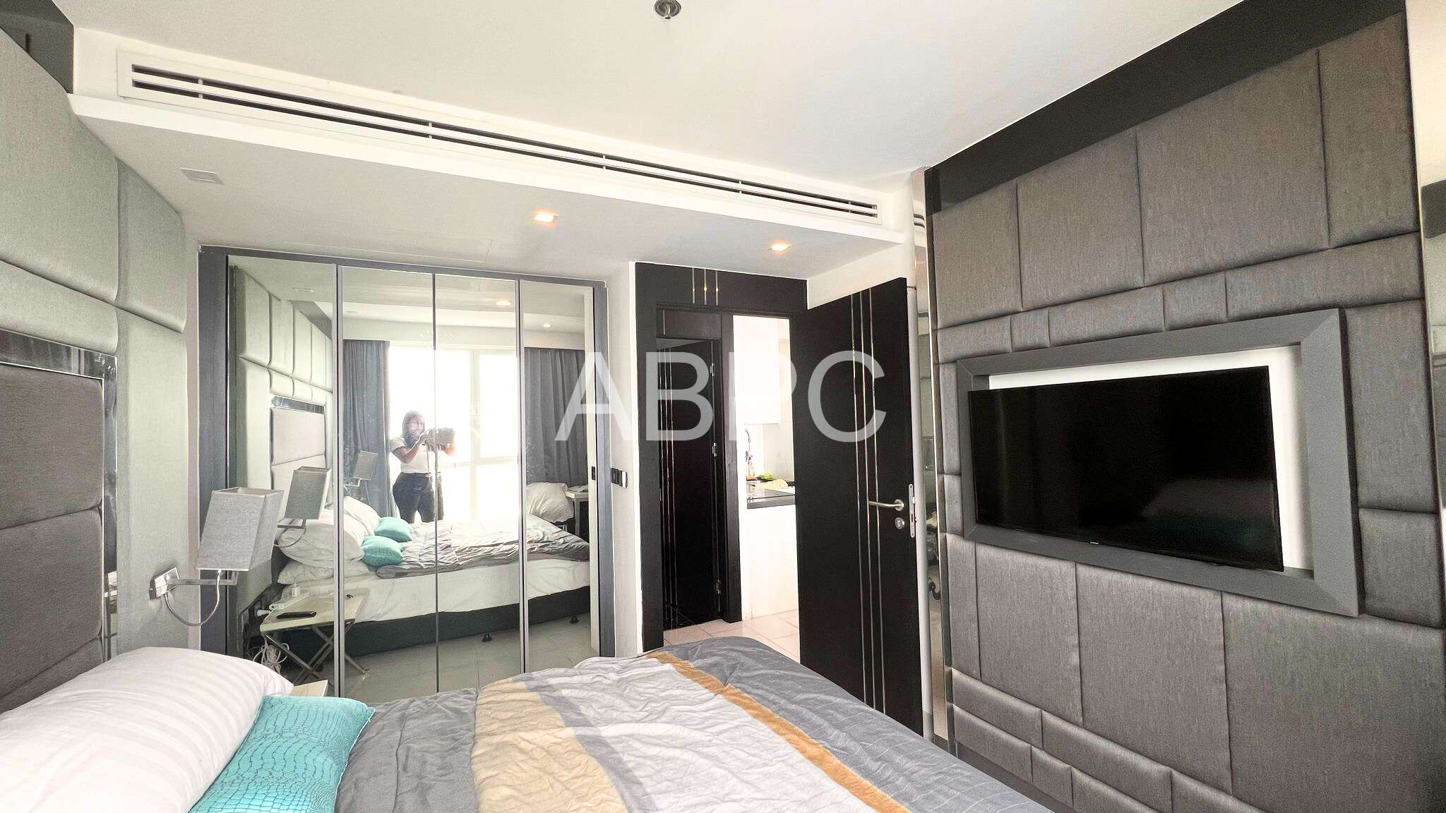 Seaview Modern Condo for Sale in Pratumnak photo 6