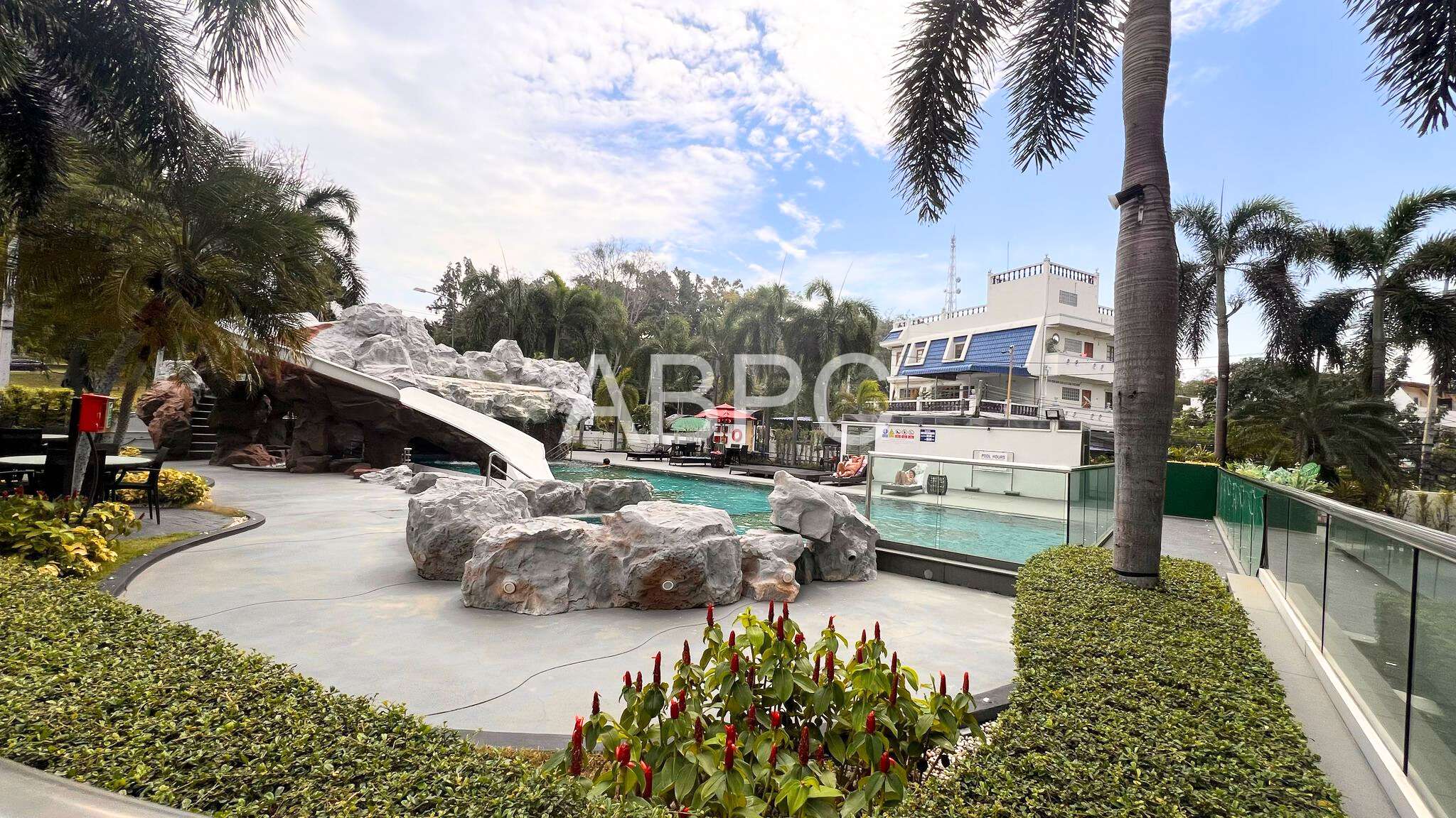 Seaview Modern Condo for Sale in Pratumnak photo 11